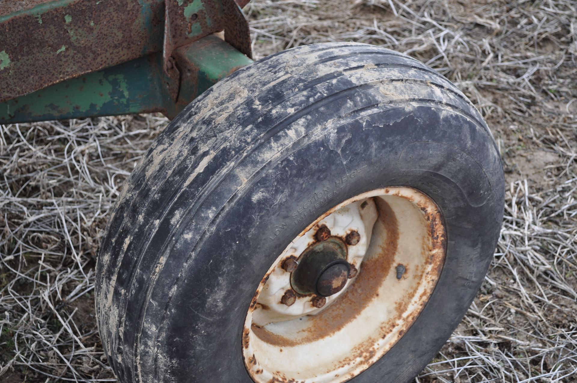 250 bushel gravity bed wagon - Image 8 of 9