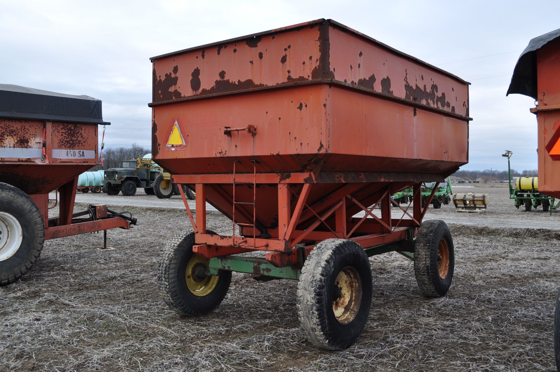 Killbros 375 wagon on John Deere gear - Image 3 of 9