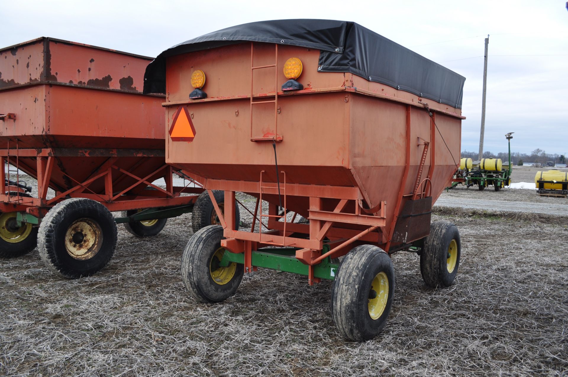 Killbros 350 wagon on John Deere 1065 gear - Image 3 of 9