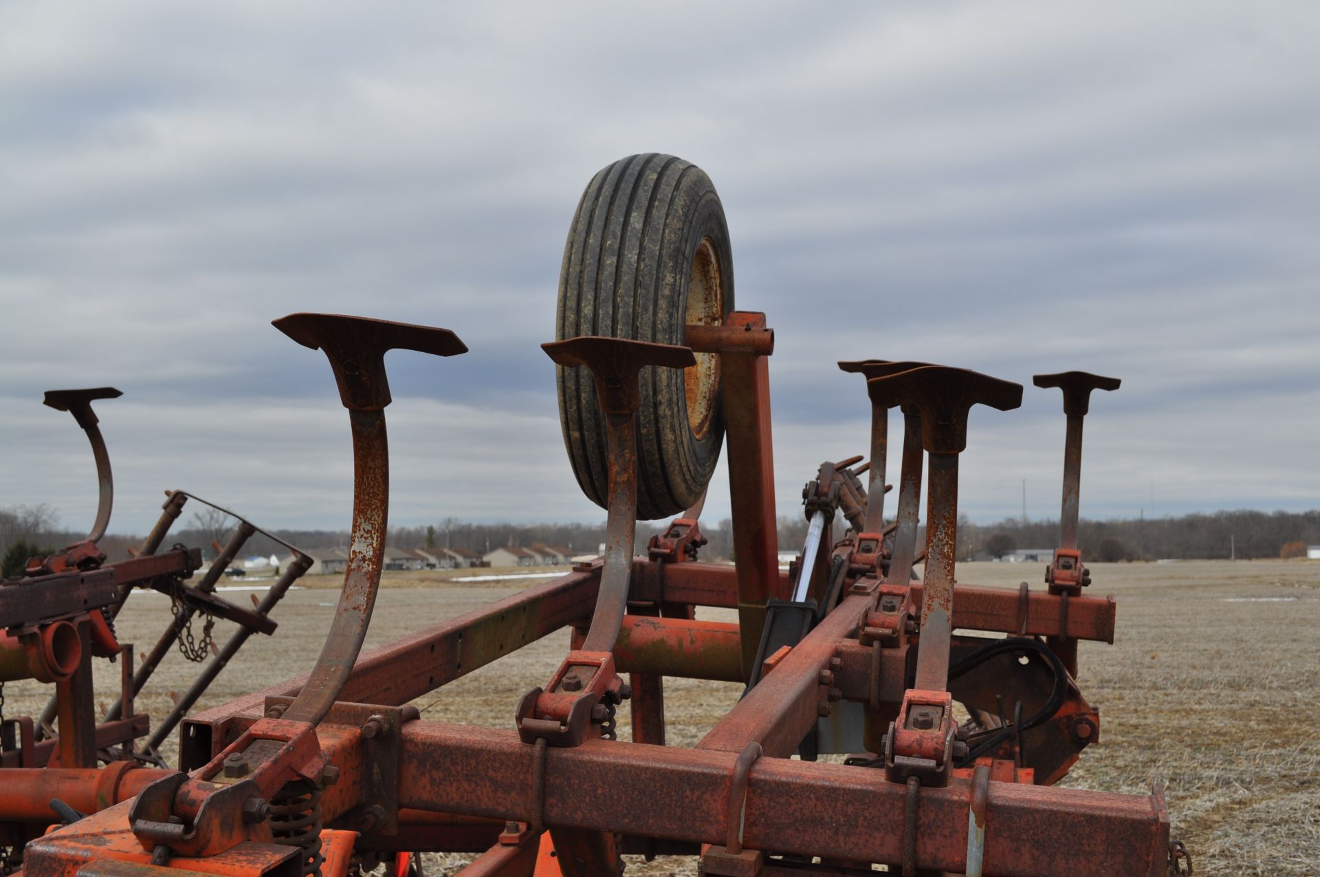 24’ White 226 field cultivator - Image 7 of 16