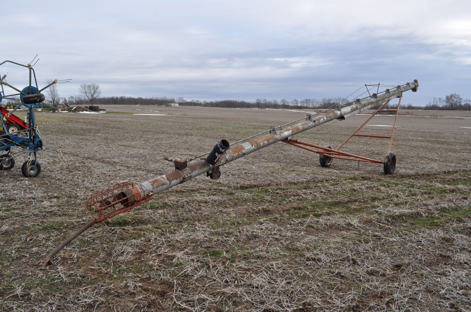 8” x 62’ grain auger, 540 pto, top drive