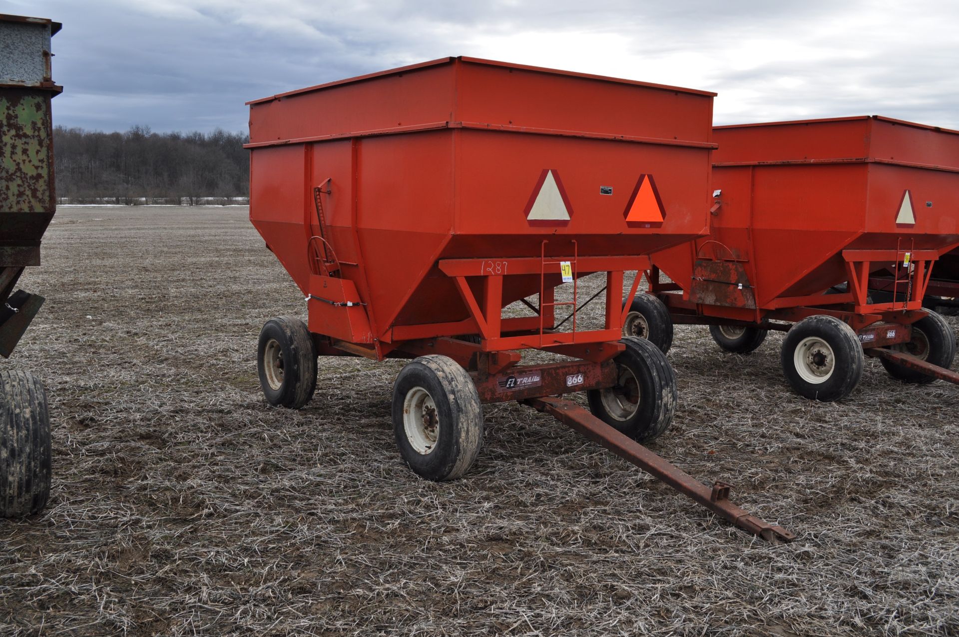 250 bushel gravity bed wagon - Image 4 of 9