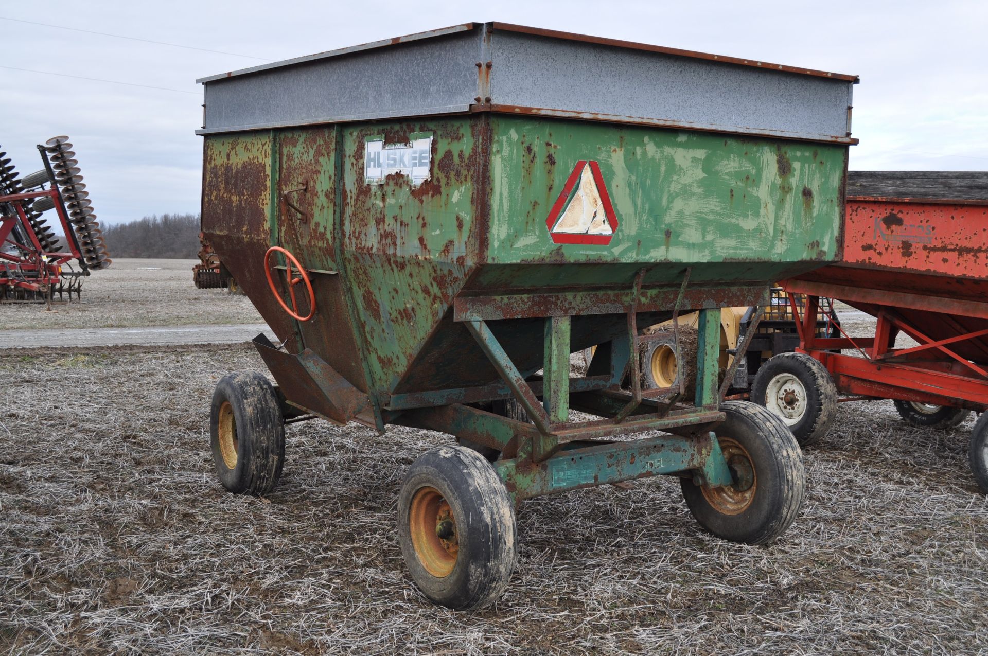 250 bushel gravity bed wagon - Image 2 of 9