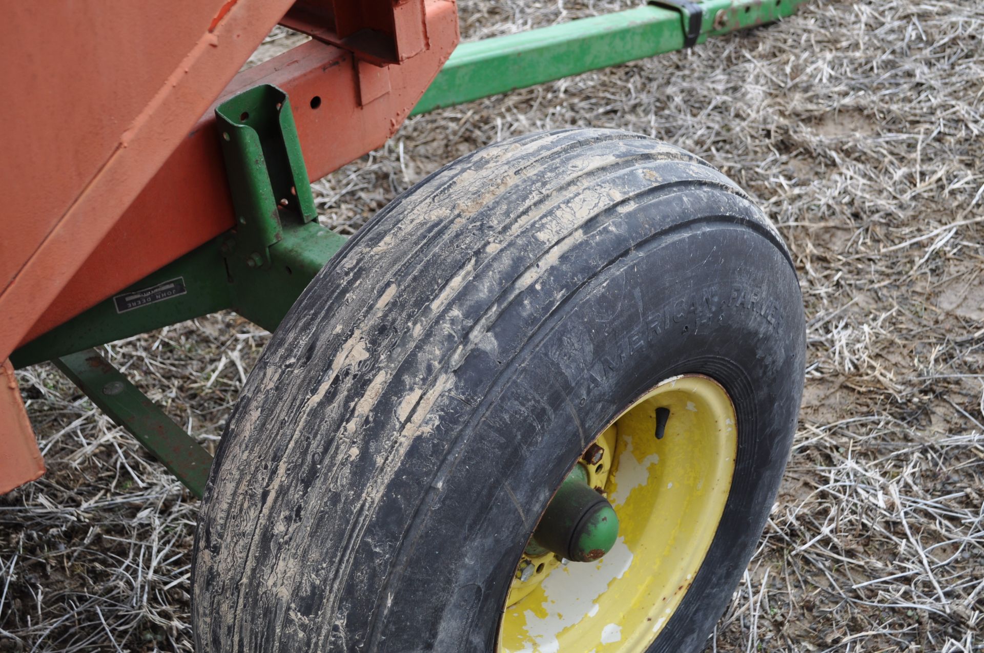 Killbros 350 wagon on John Deere 1065 gear - Image 9 of 9