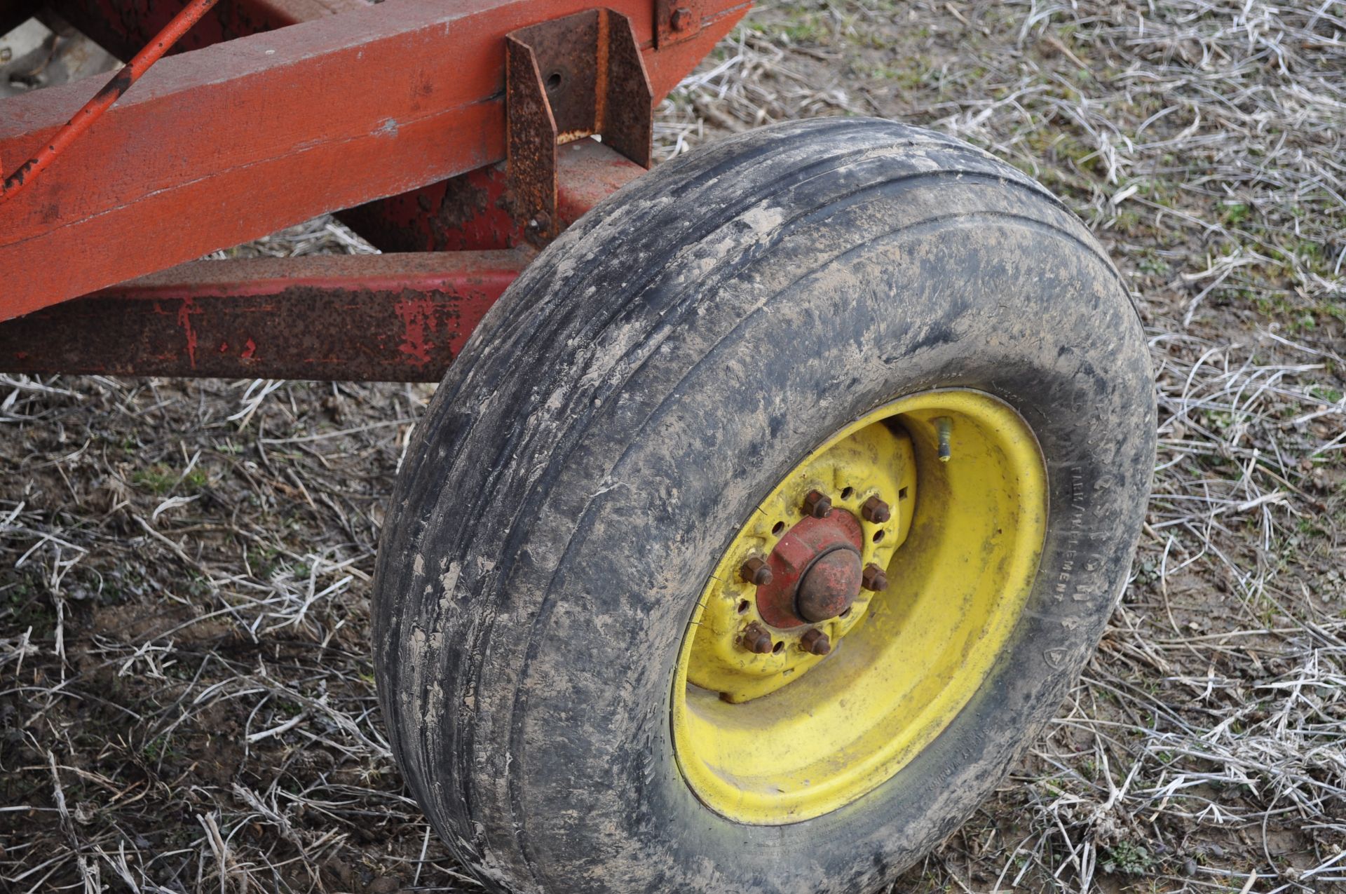 250 bushel gravity bed wagon - Image 6 of 9