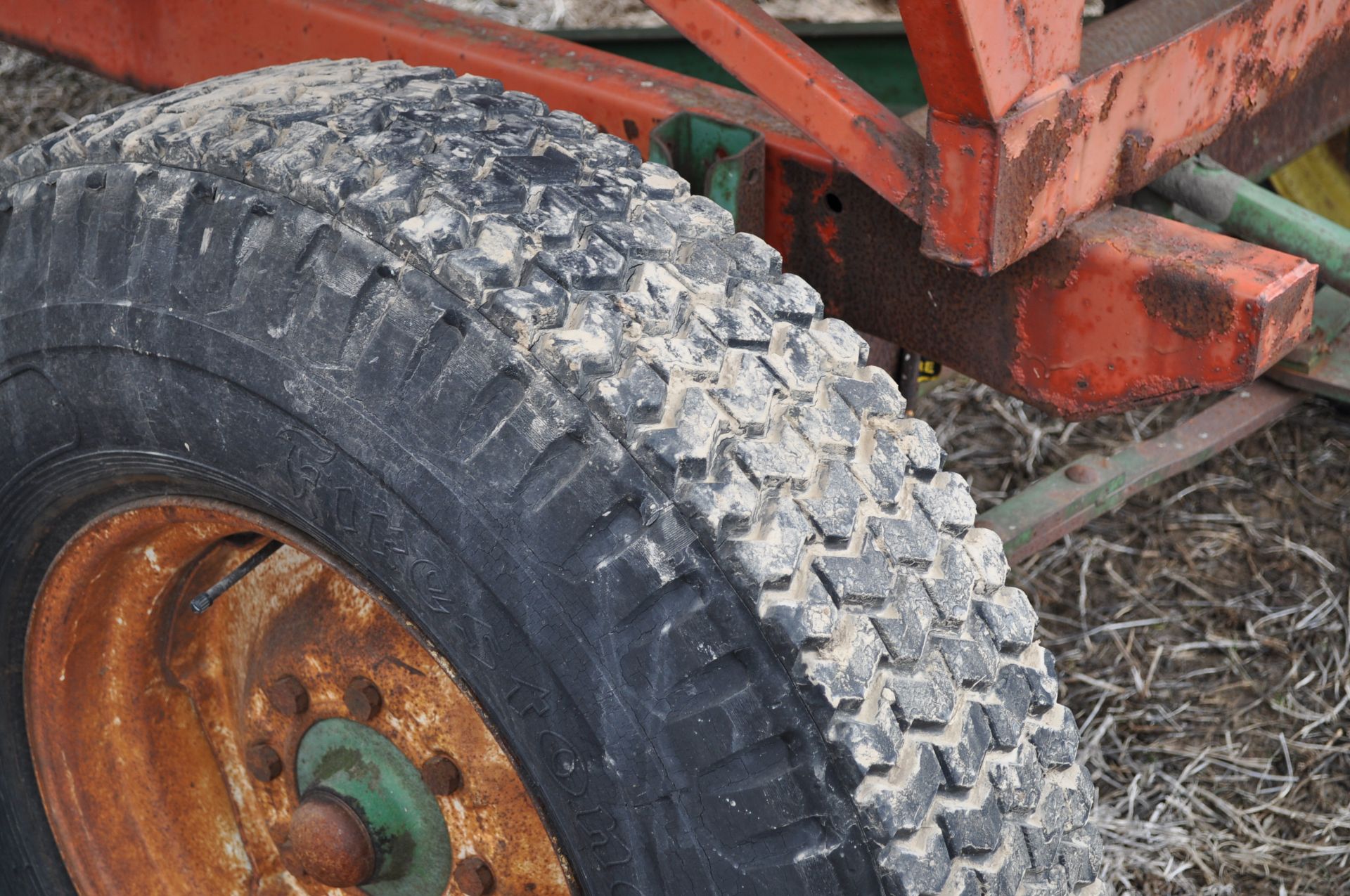 Killbros 375 wagon on John Deere gear - Image 8 of 9