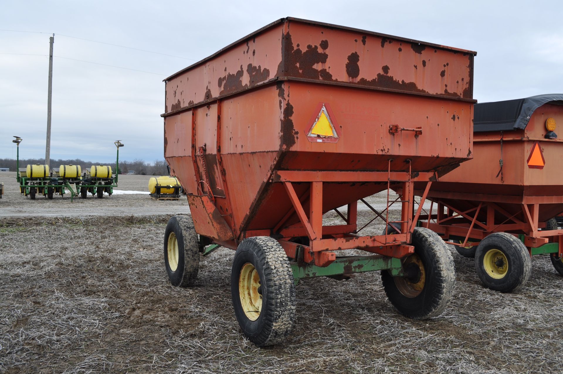 Killbros 375 wagon on John Deere gear - Image 2 of 9