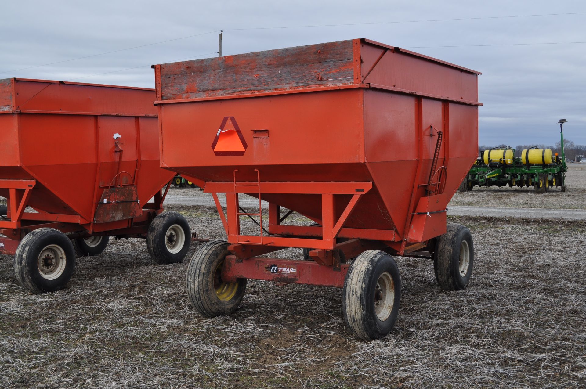 250 bushel gravity bed wagon - Image 3 of 9