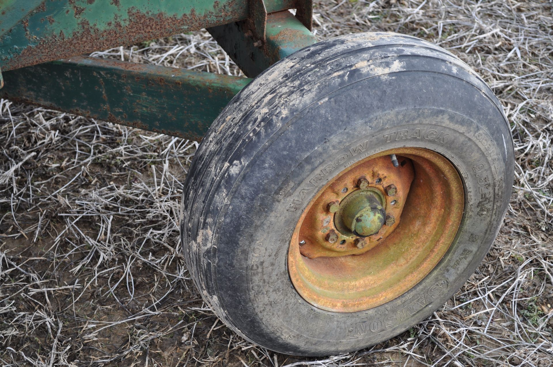 250 bushel gravity bed wagon - Image 6 of 9