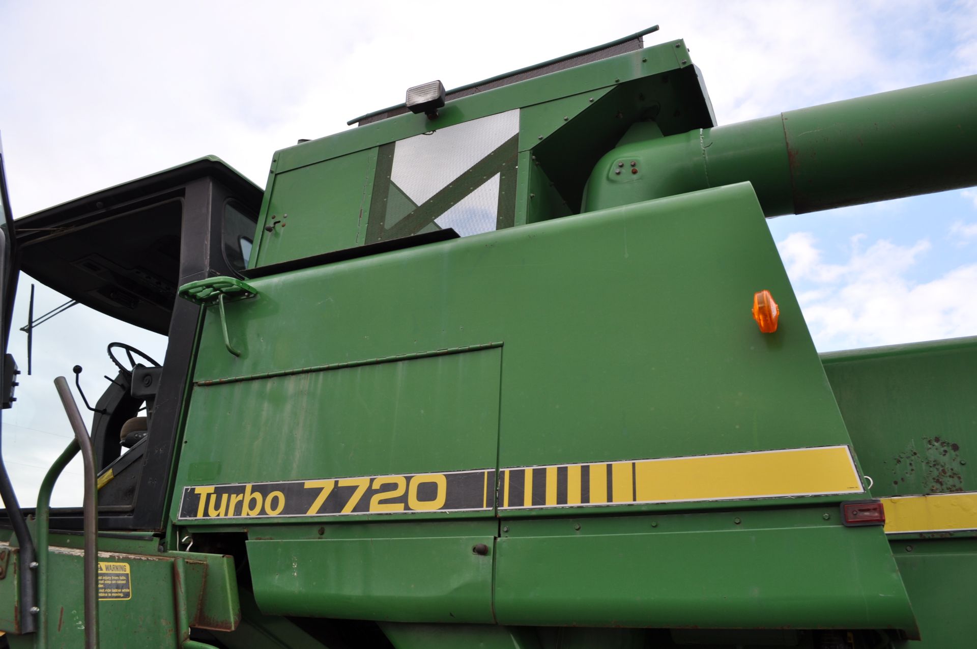 John Deere 7720 combine - Image 15 of 32