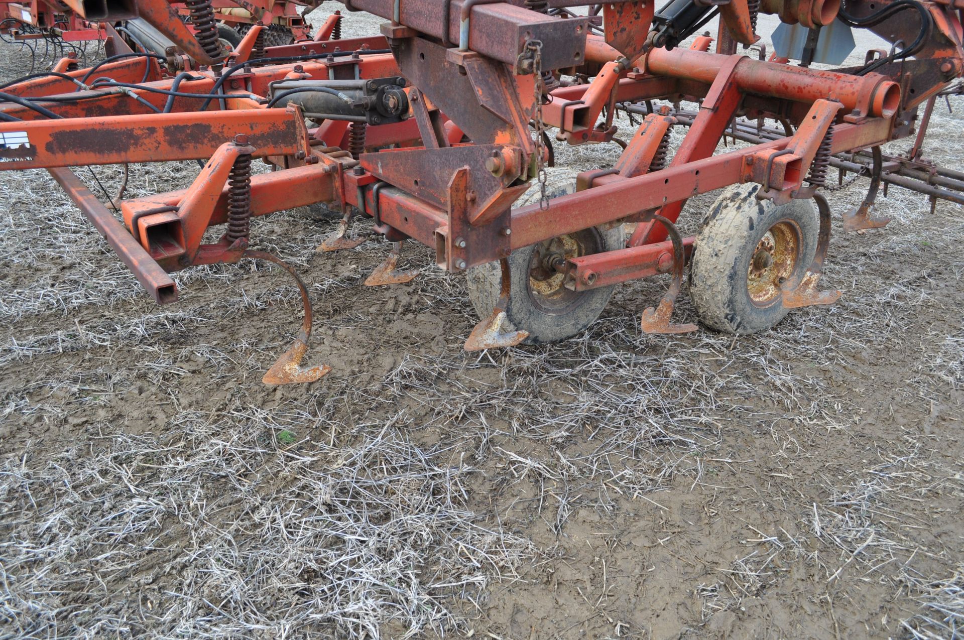 24’ White 226 field cultivator - Image 8 of 16