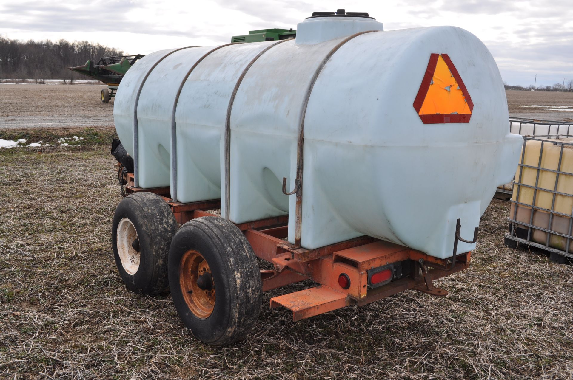 Clark 1000 gal liquid pup trailer w/ pump, tandem axle - Image 2 of 10