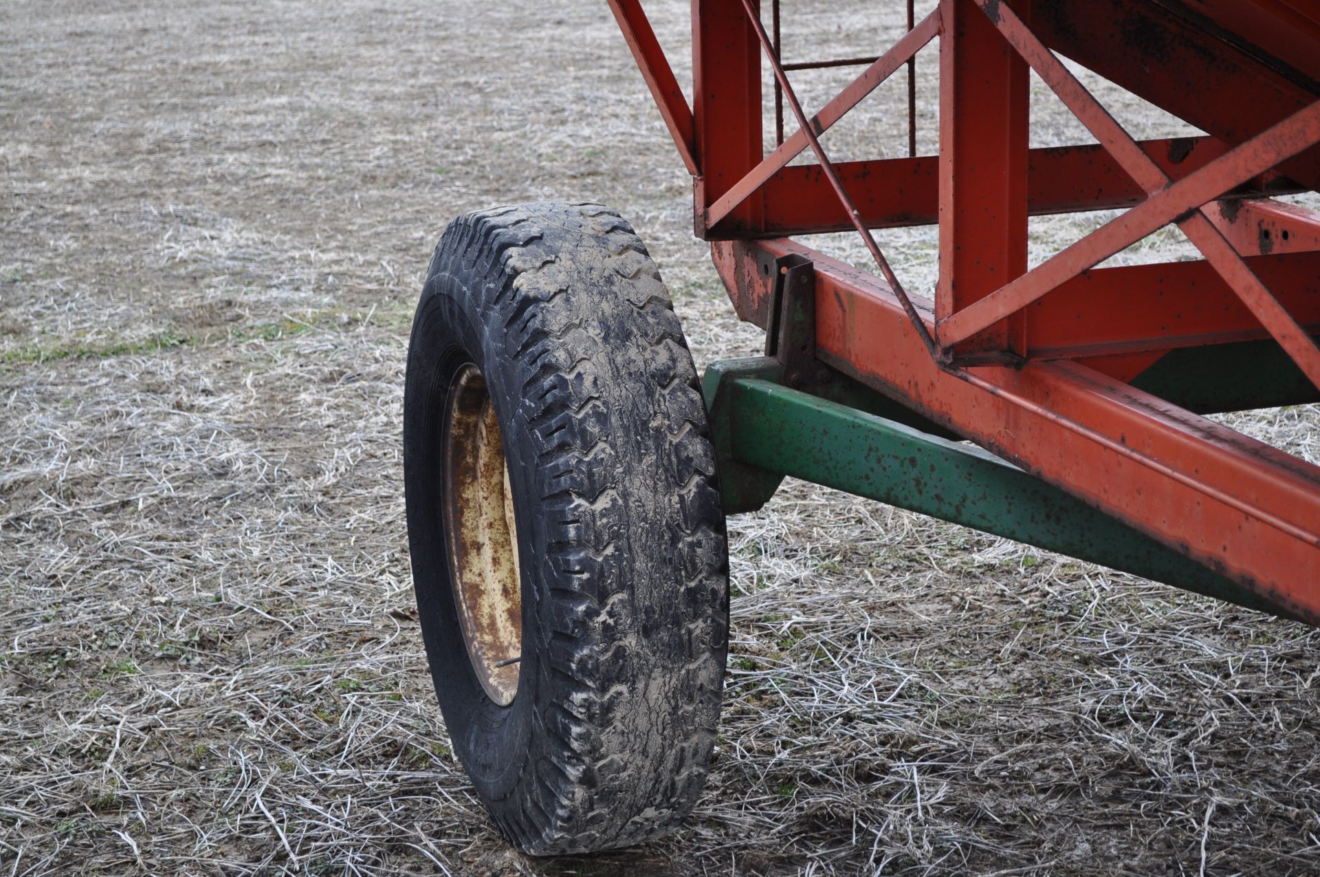 Killbros 375 wagon on John Deere gear - Image 9 of 9