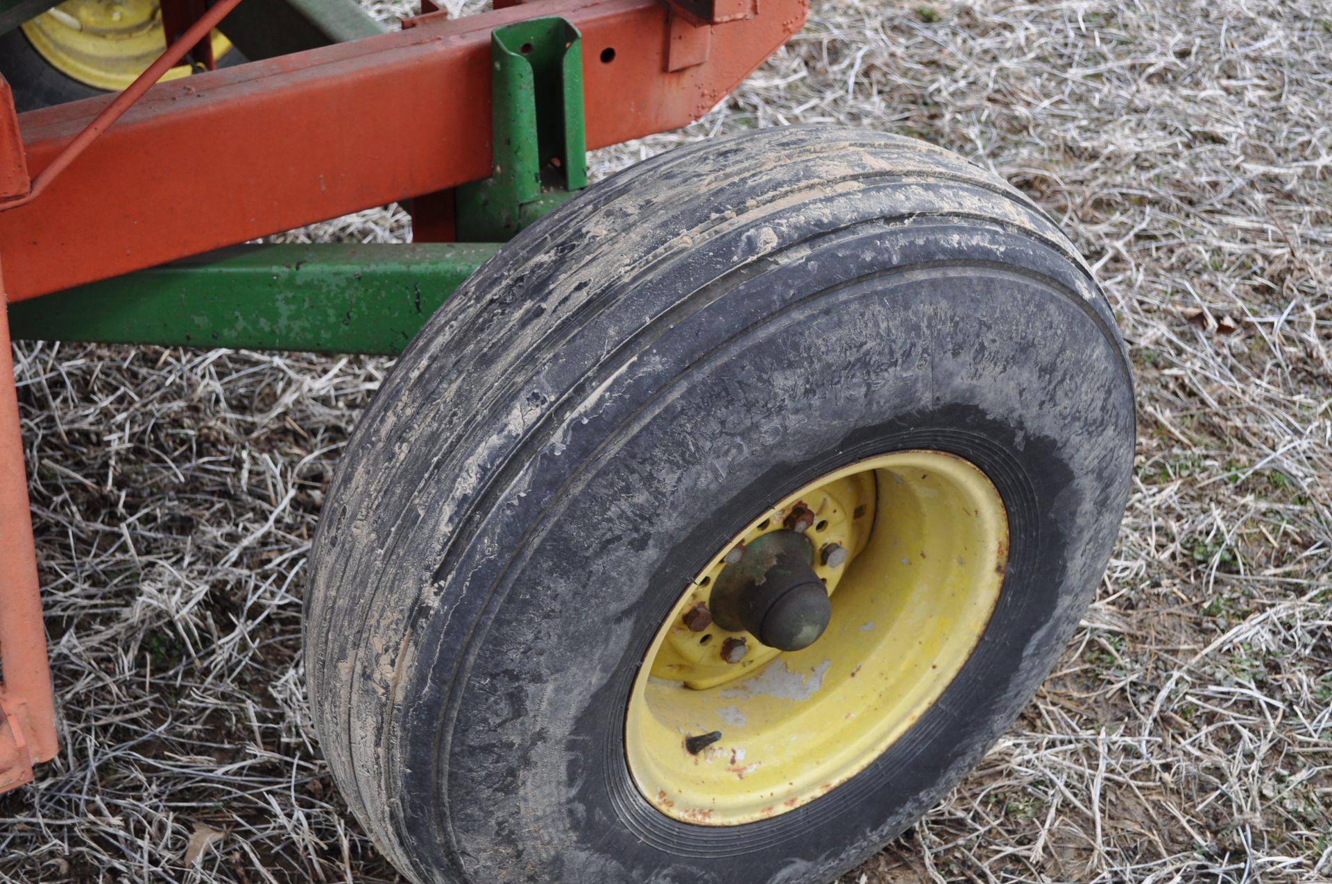 Killbros 350 wagon on John Deere 1065 gear - Image 7 of 9