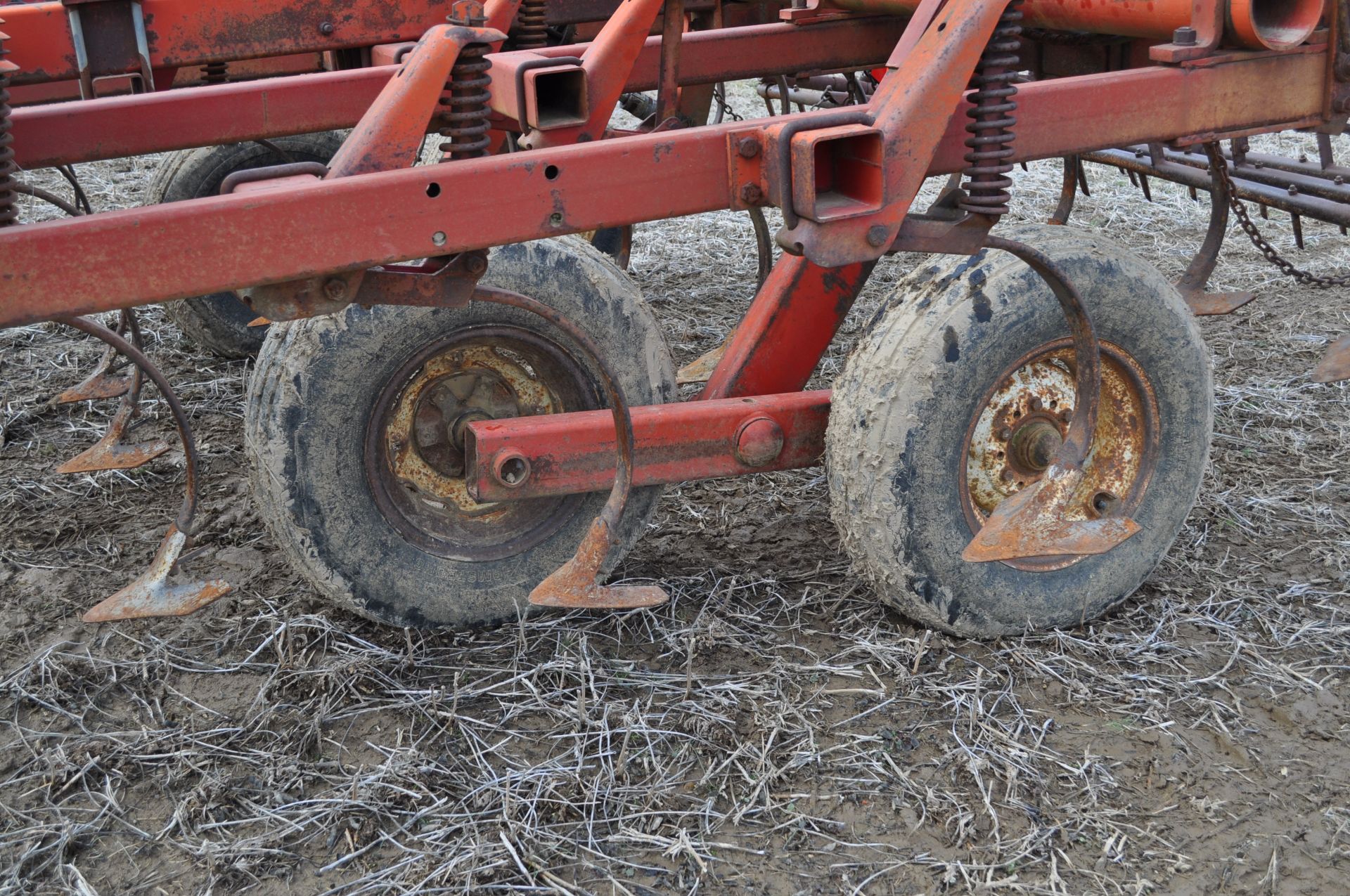 24’ White 226 field cultivator - Image 9 of 16