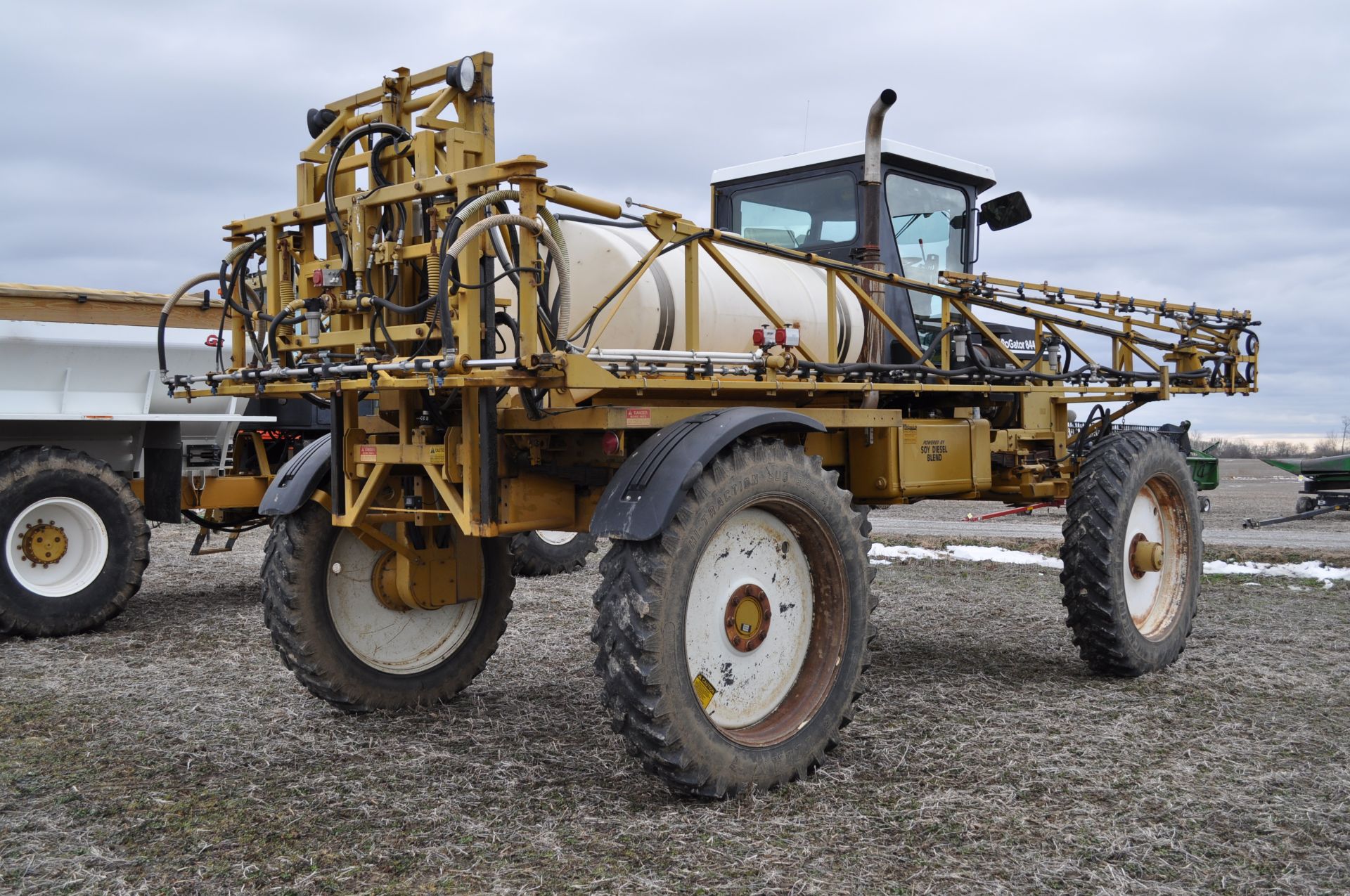 Rogator 844 sprayer - Image 3 of 52