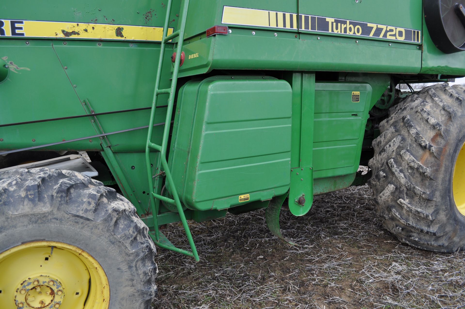 John Deere 7720 combine - Image 19 of 32