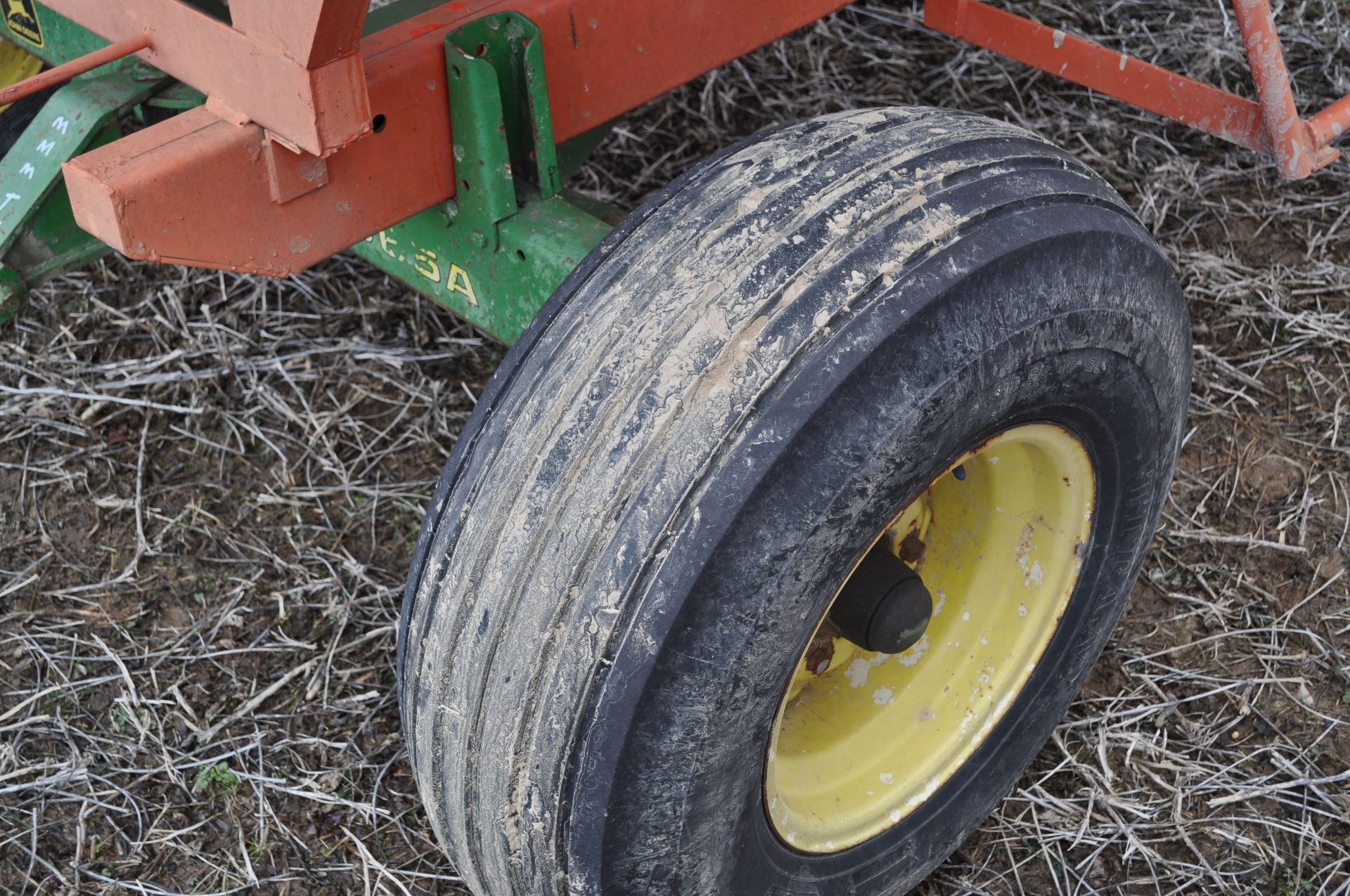 Killbros 350 wagon on John Deere 1065 gear - Image 6 of 9