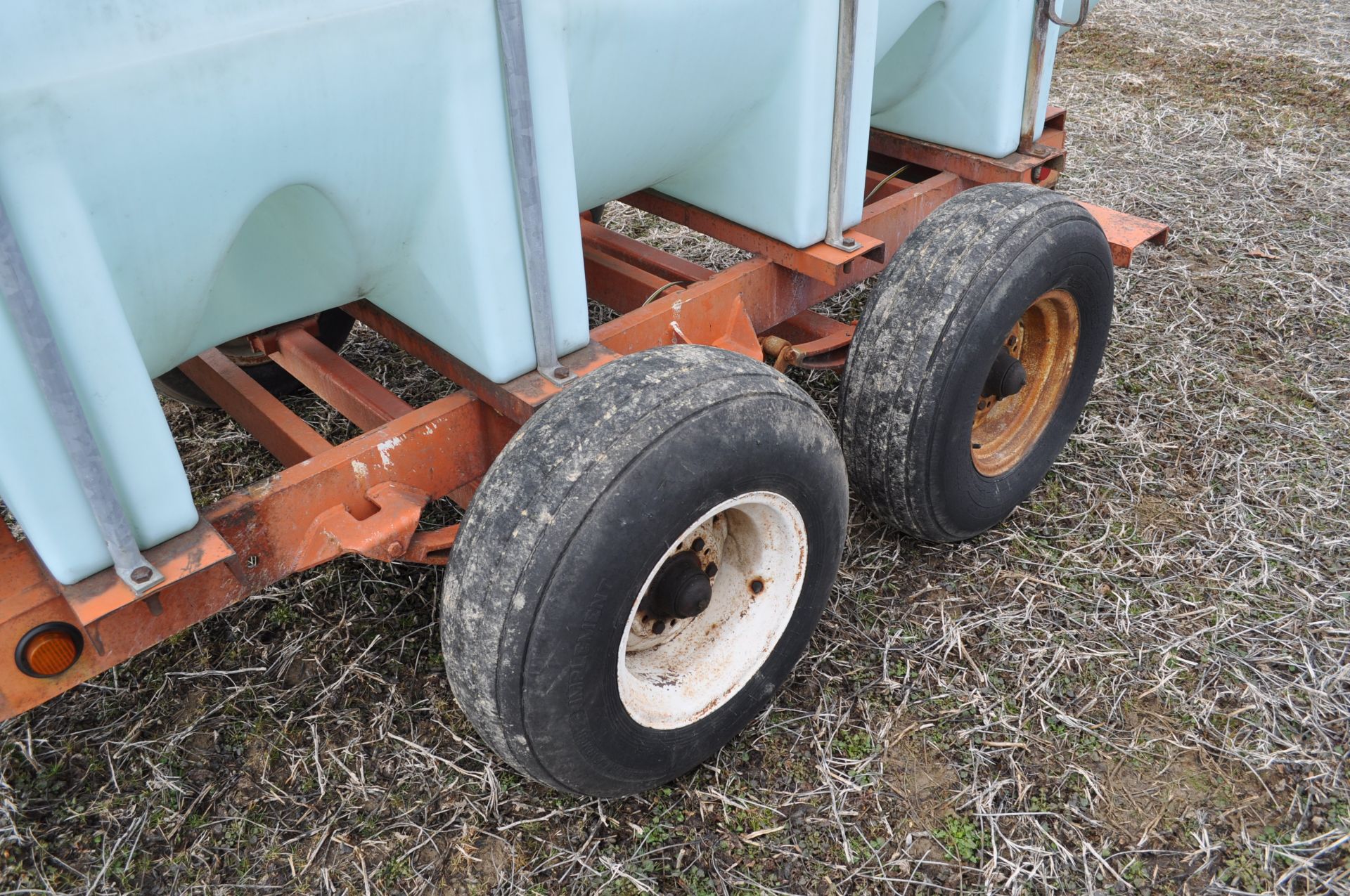 Clark 1000 gal liquid pup trailer w/ pump, tandem axle - Image 5 of 10