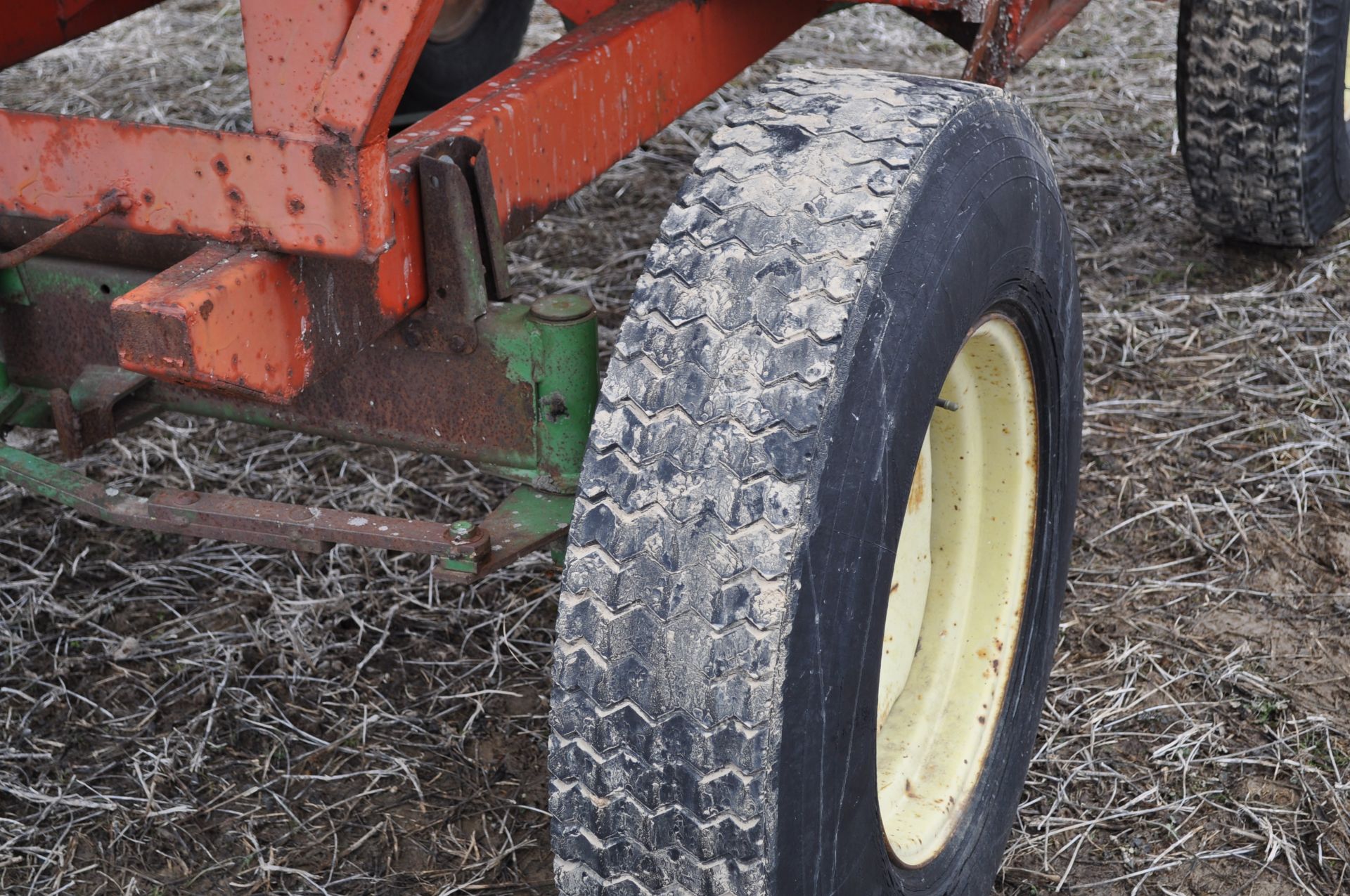 Killbros 375 wagon on John Deere gear - Image 6 of 9