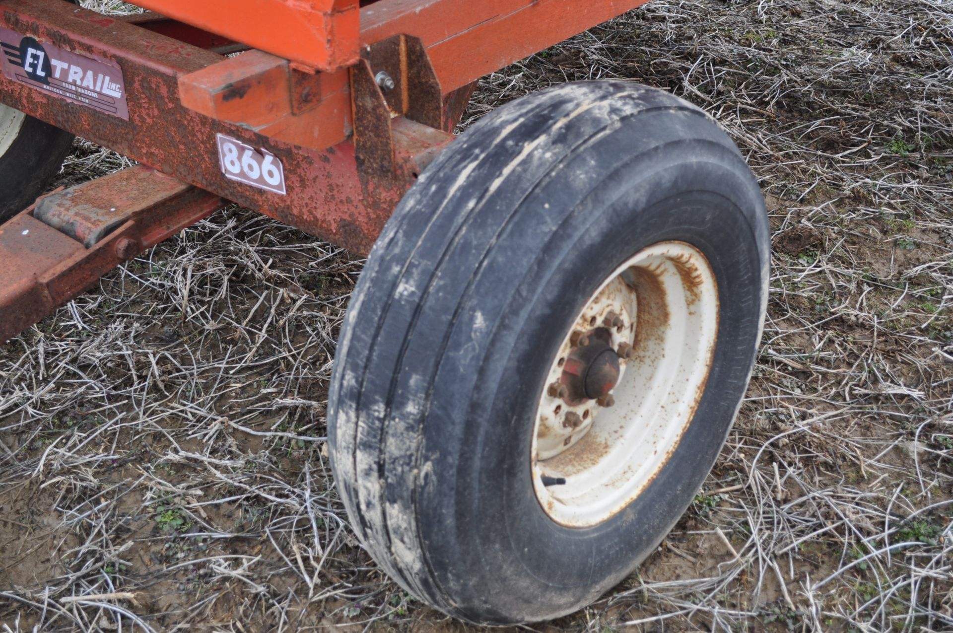 250 bushel gravity bed wagon - Image 5 of 9