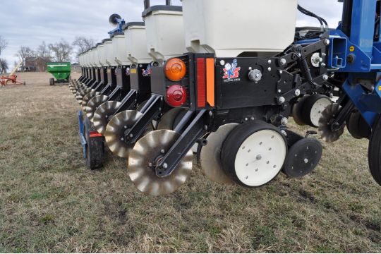 Kinze 3600 12/24 planter - Image 17 of 31