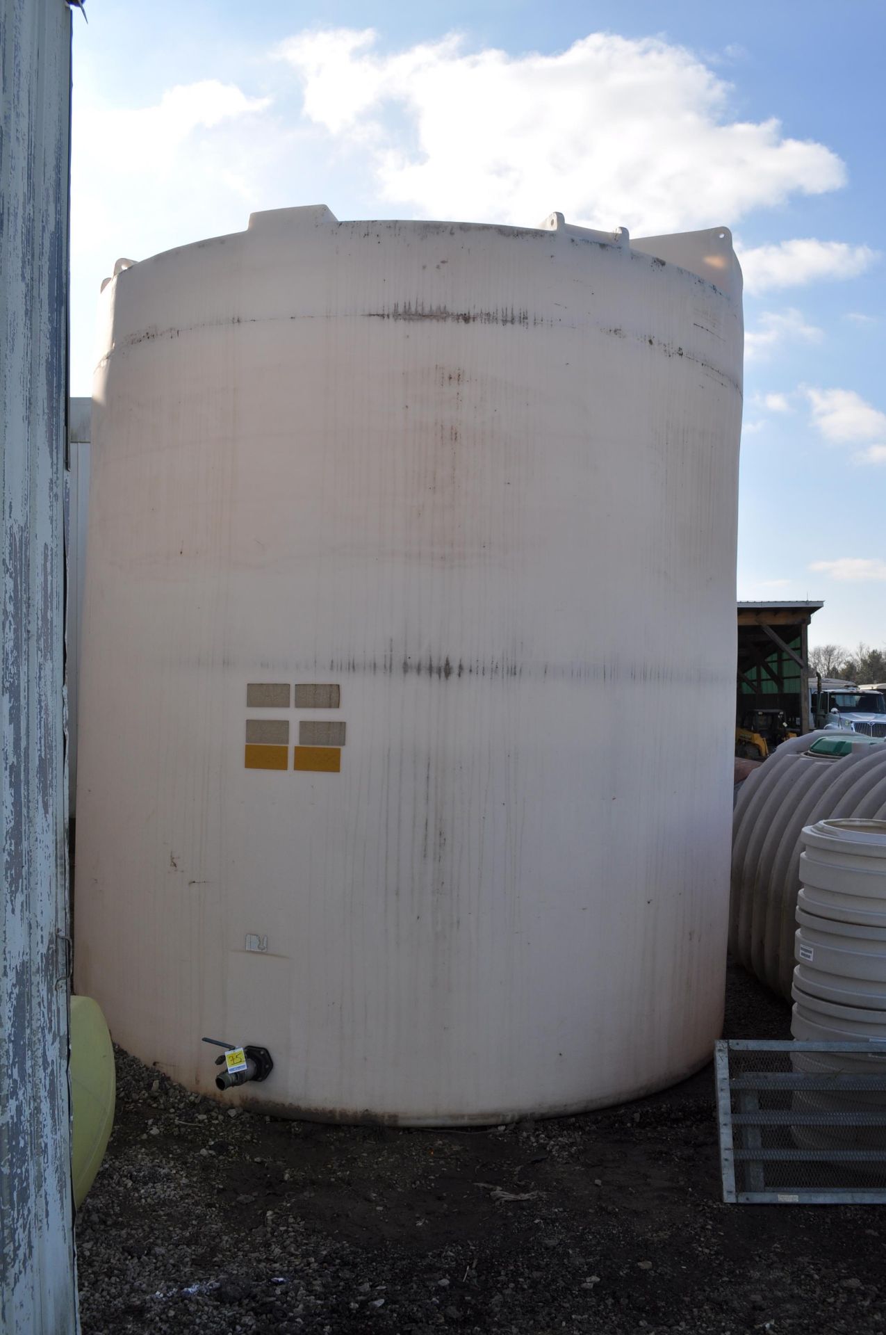 10,000 gallon tank, poly, flat bottom