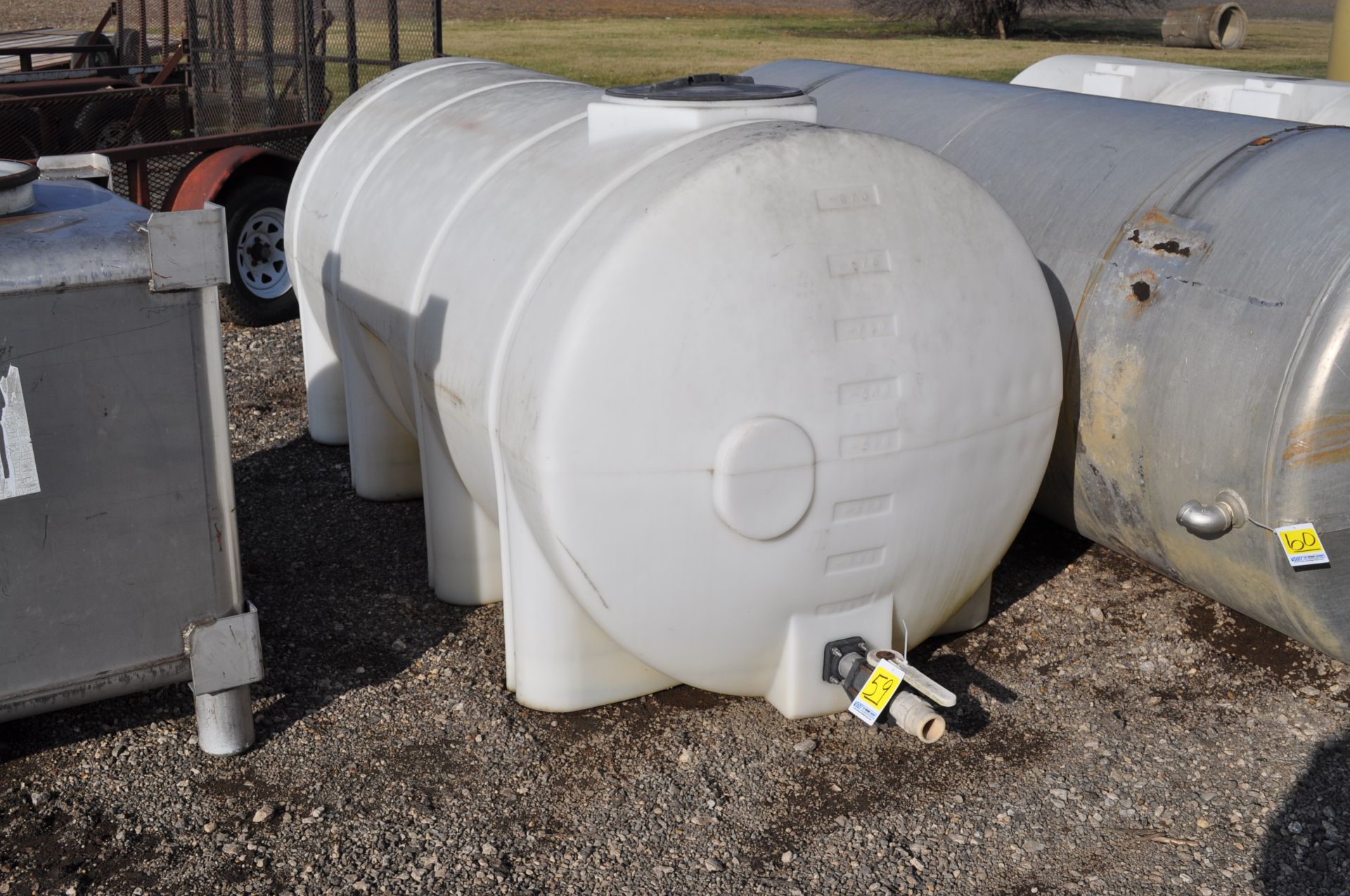 1000 gallon leg tank, poly, w/shutoff