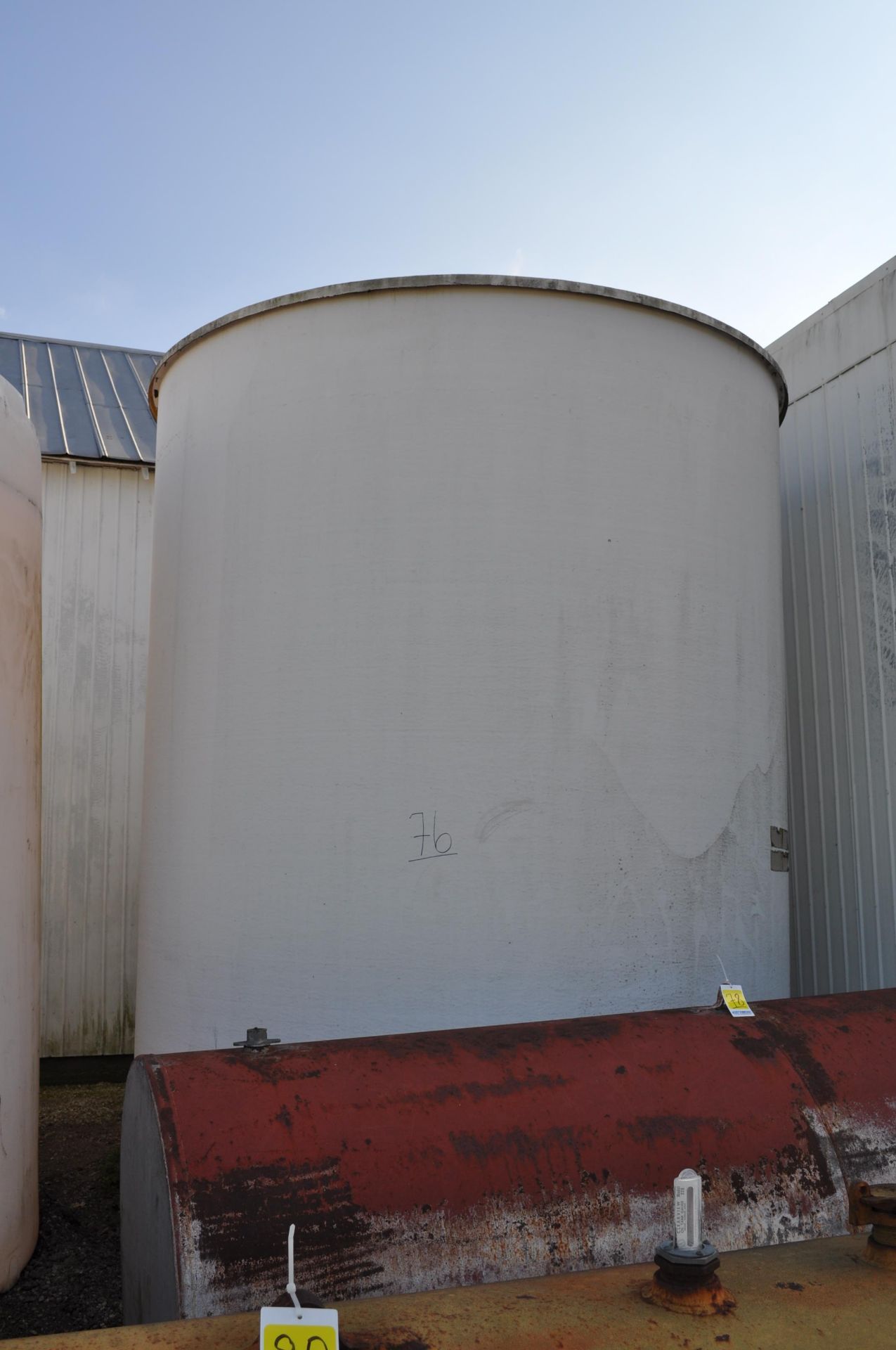 10,500 gallon tank, fiberglass, flat bottom