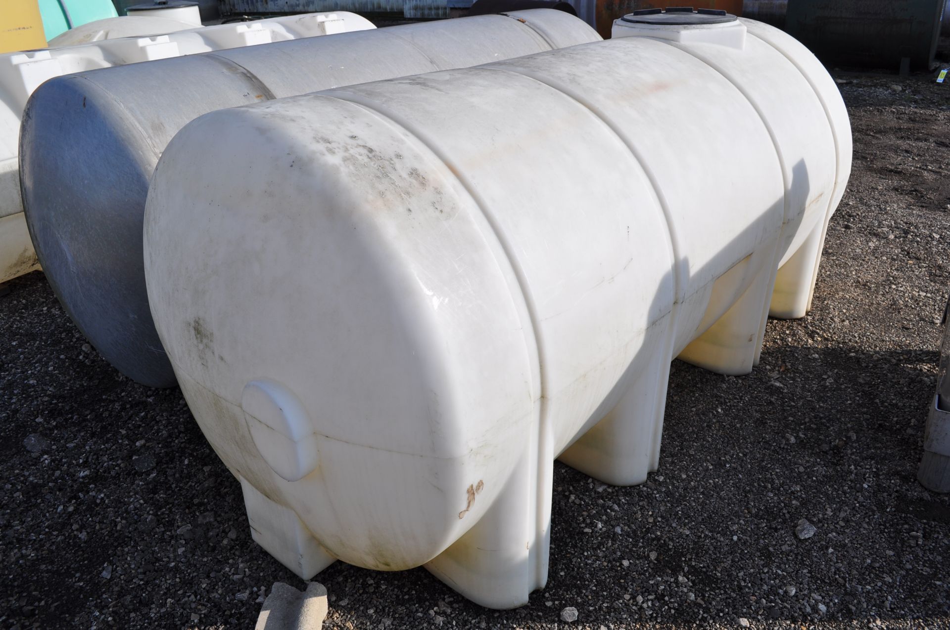 1000 gallon leg tank, poly, w/shutoff - Image 3 of 3