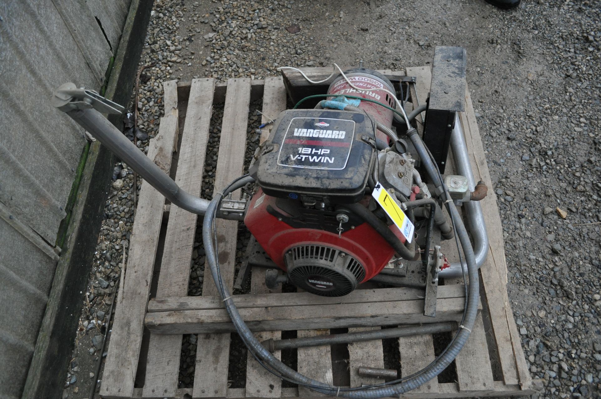 Natural Gas generator, Briggs and Stratton 18hp engine, 10,500 watts - Image 2 of 4