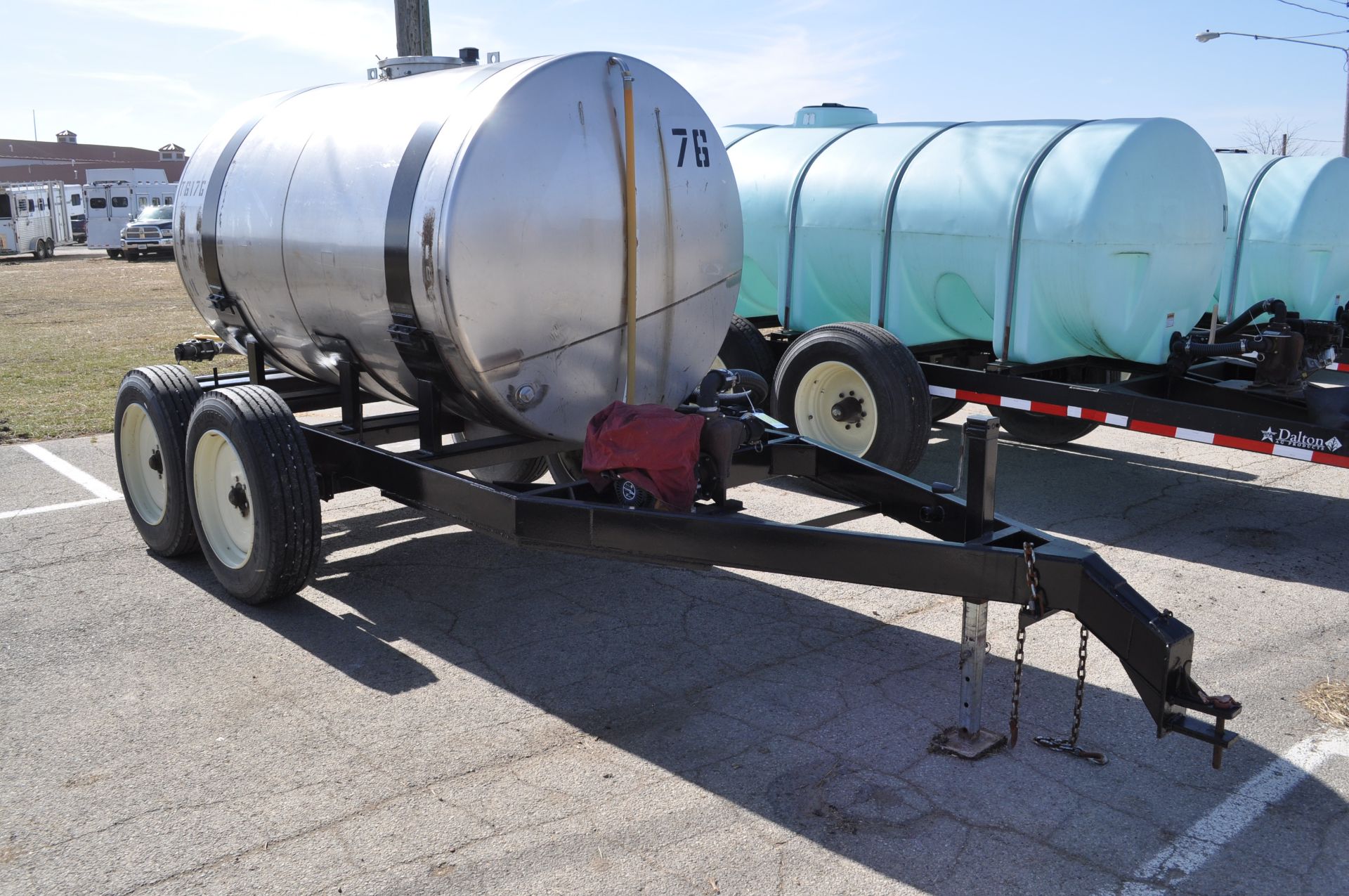 pup trailer, tandem axle, 1200-gal SS tank, Banjo 2” pump - Image 2 of 15