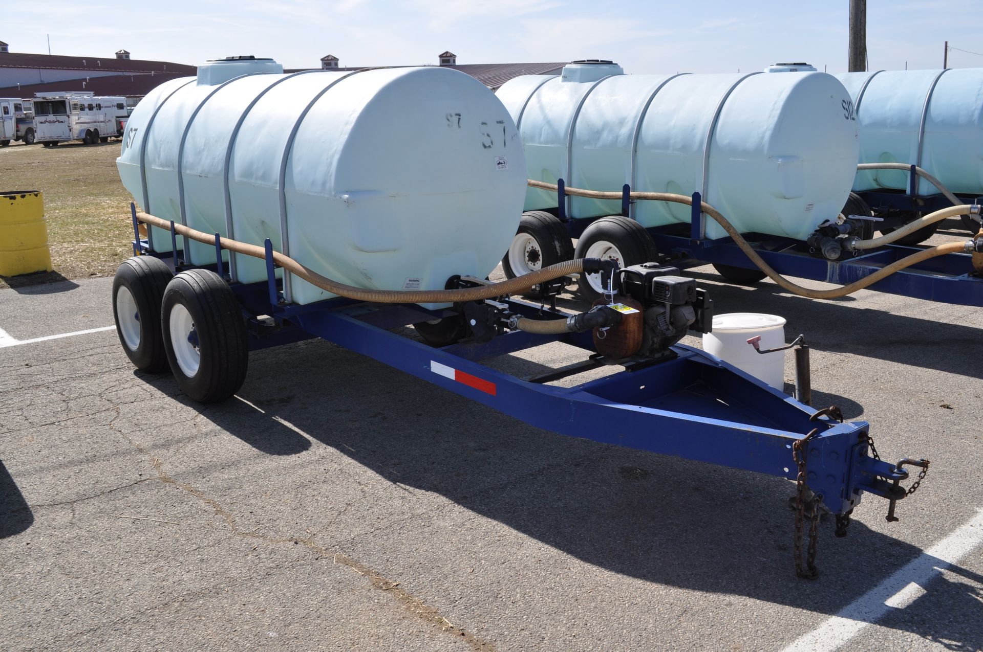 pup trailer, tandem axle, 1000-gal poly tank, Briggs & Stratton 2” pump - Image 2 of 14