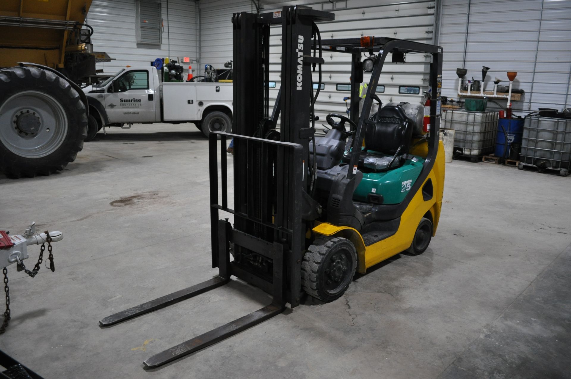 2008 Komatsu forklift - Image 2 of 17