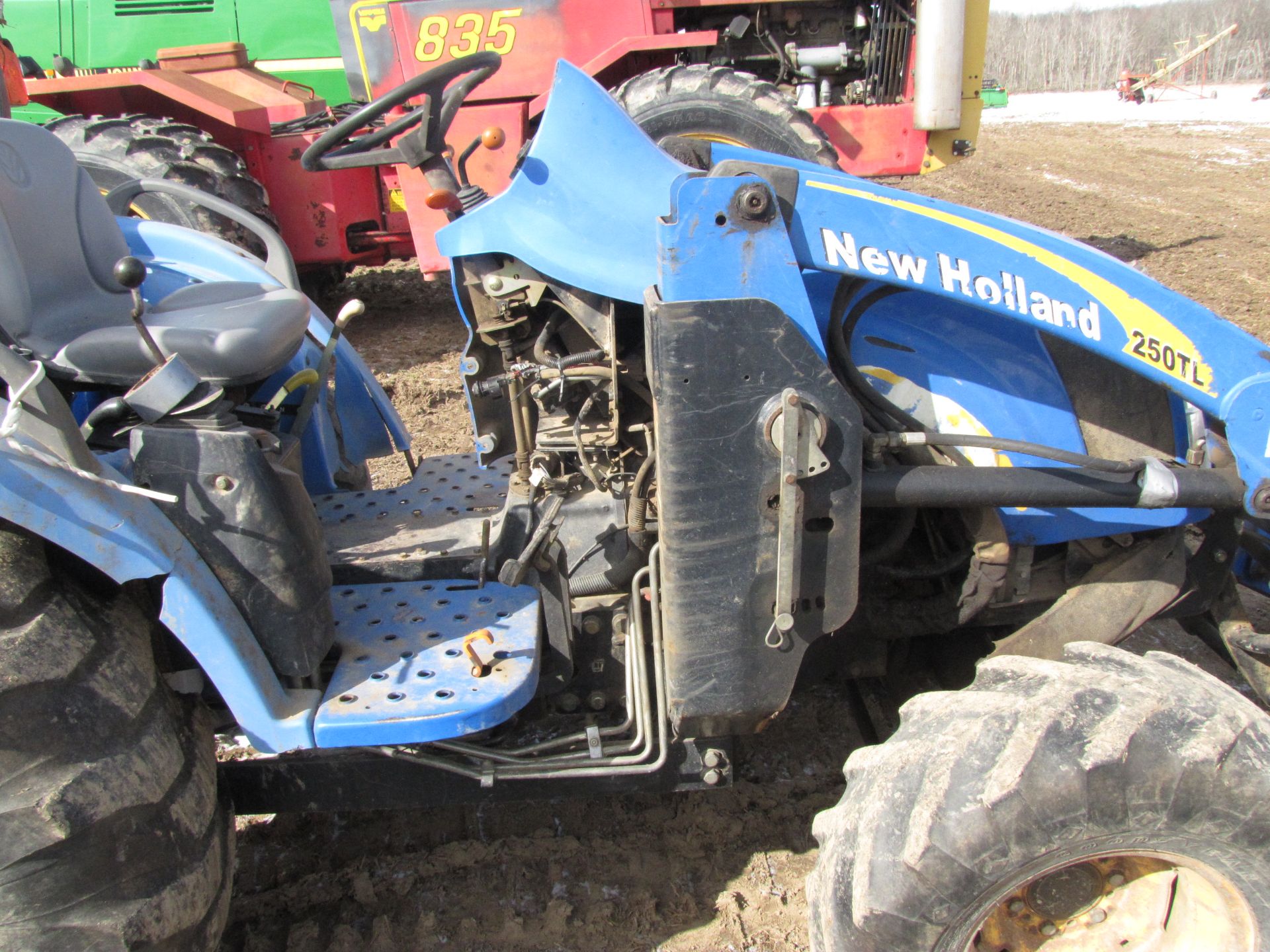 New Holland T2310 tractor w/ 250TL loader - Image 13 of 42