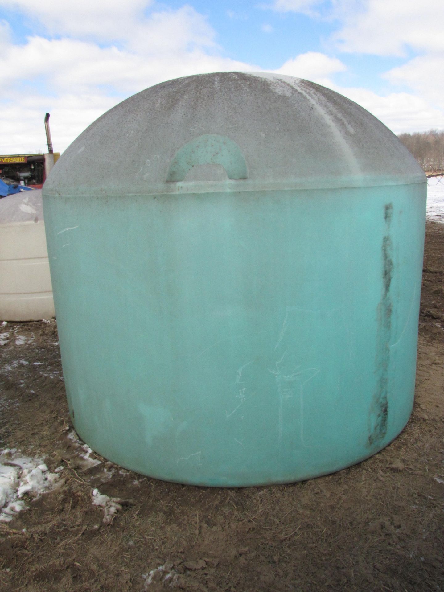 1,650 gallon flat bottom poly tank - Image 3 of 5