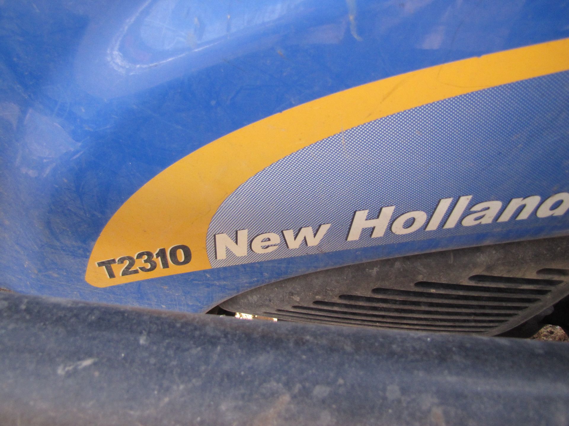 New Holland T2310 tractor w/ 250TL loader - Image 39 of 42