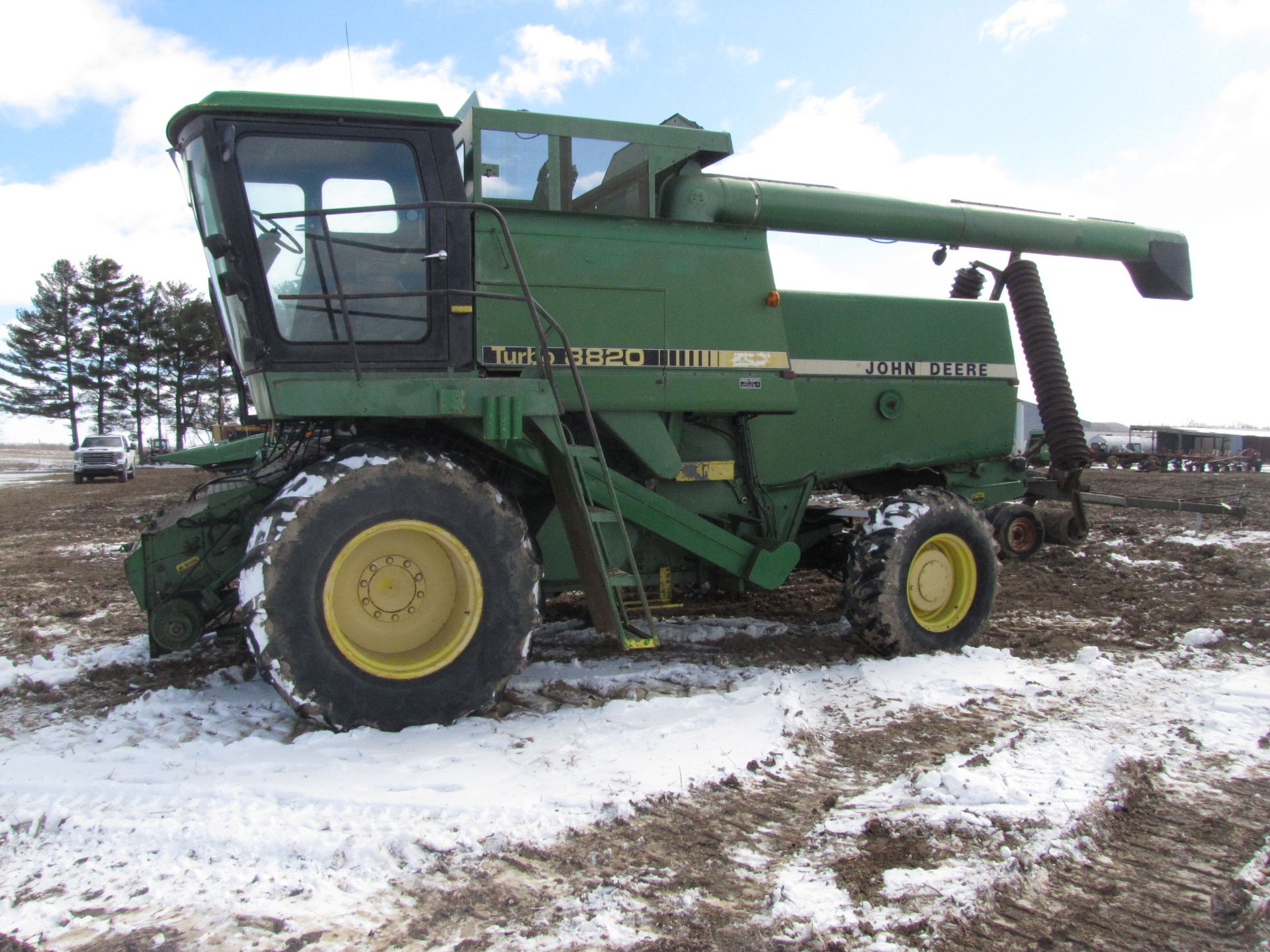 John Deere 8820 Combine