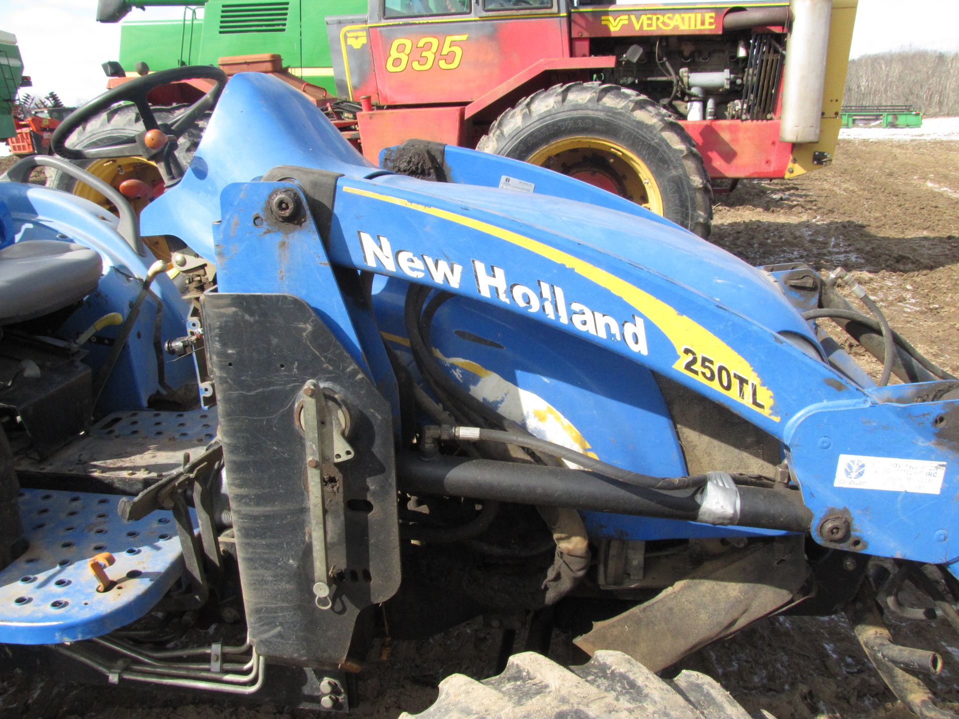 New Holland T2310 tractor w/ 250TL loader - Image 9 of 42