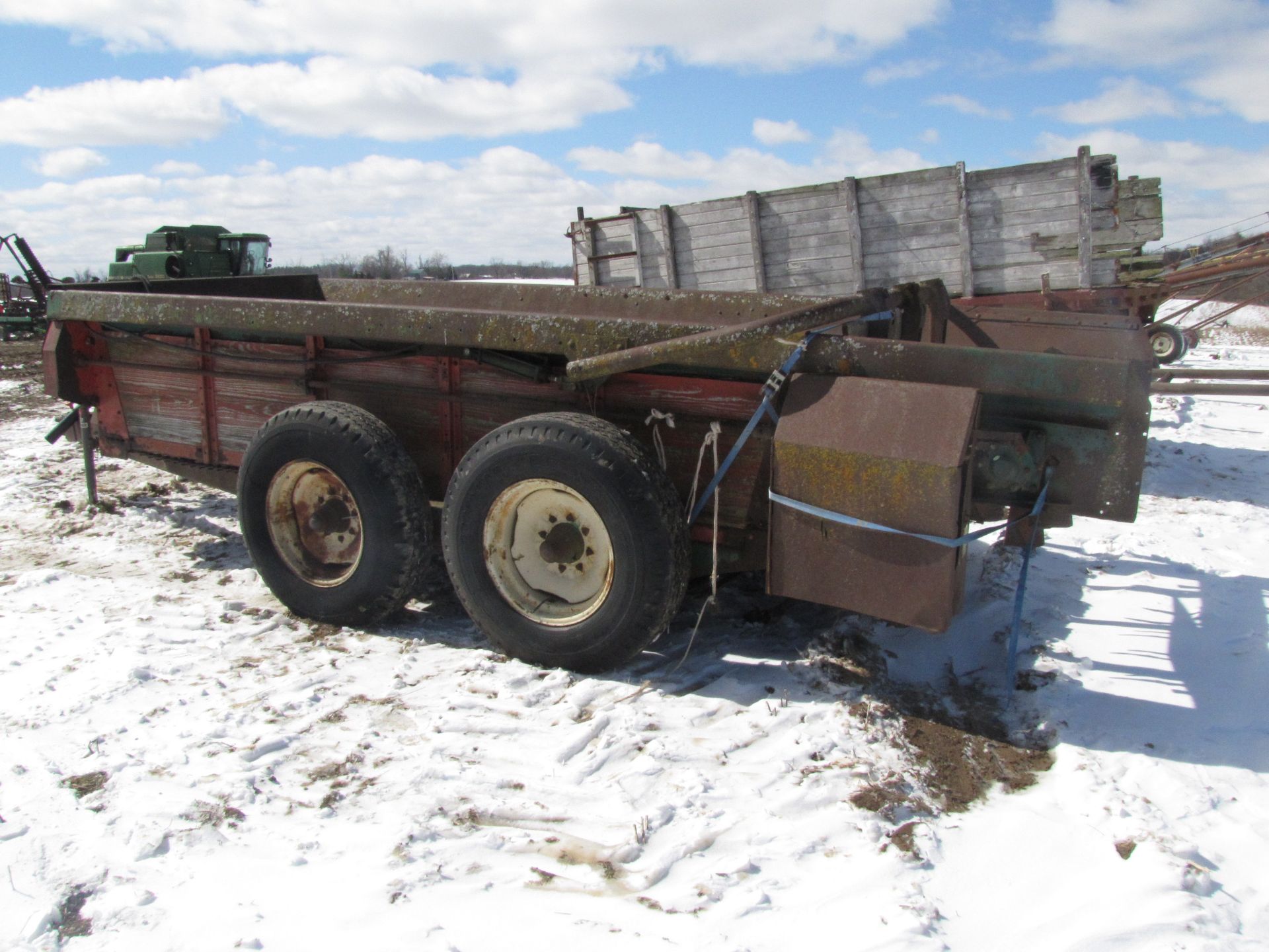 New Idea manure spreader - Image 3 of 29