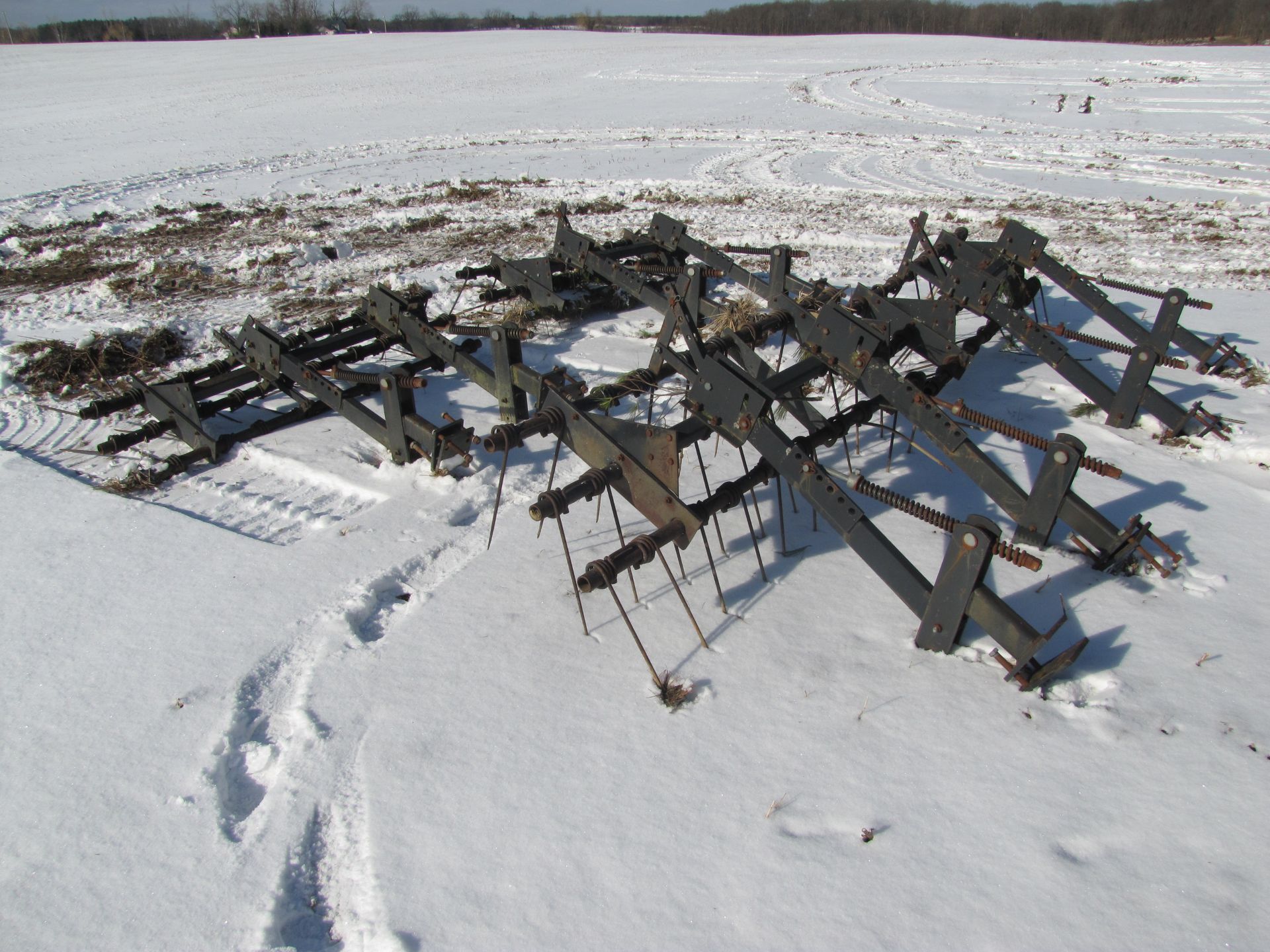 25’ John Deere E1610 chisel plow - Image 8 of 30