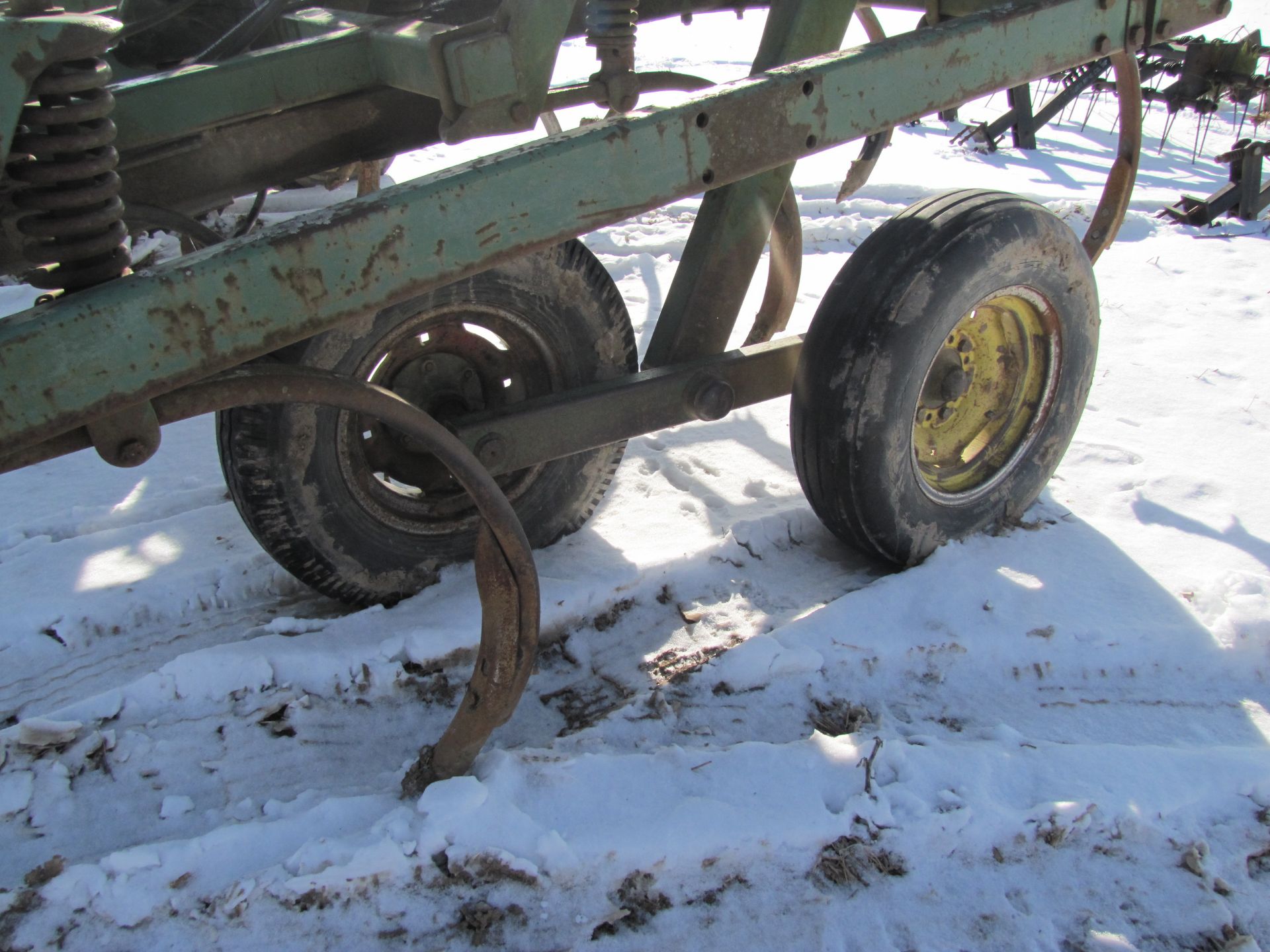 25’ John Deere E1610 chisel plow - Image 16 of 30