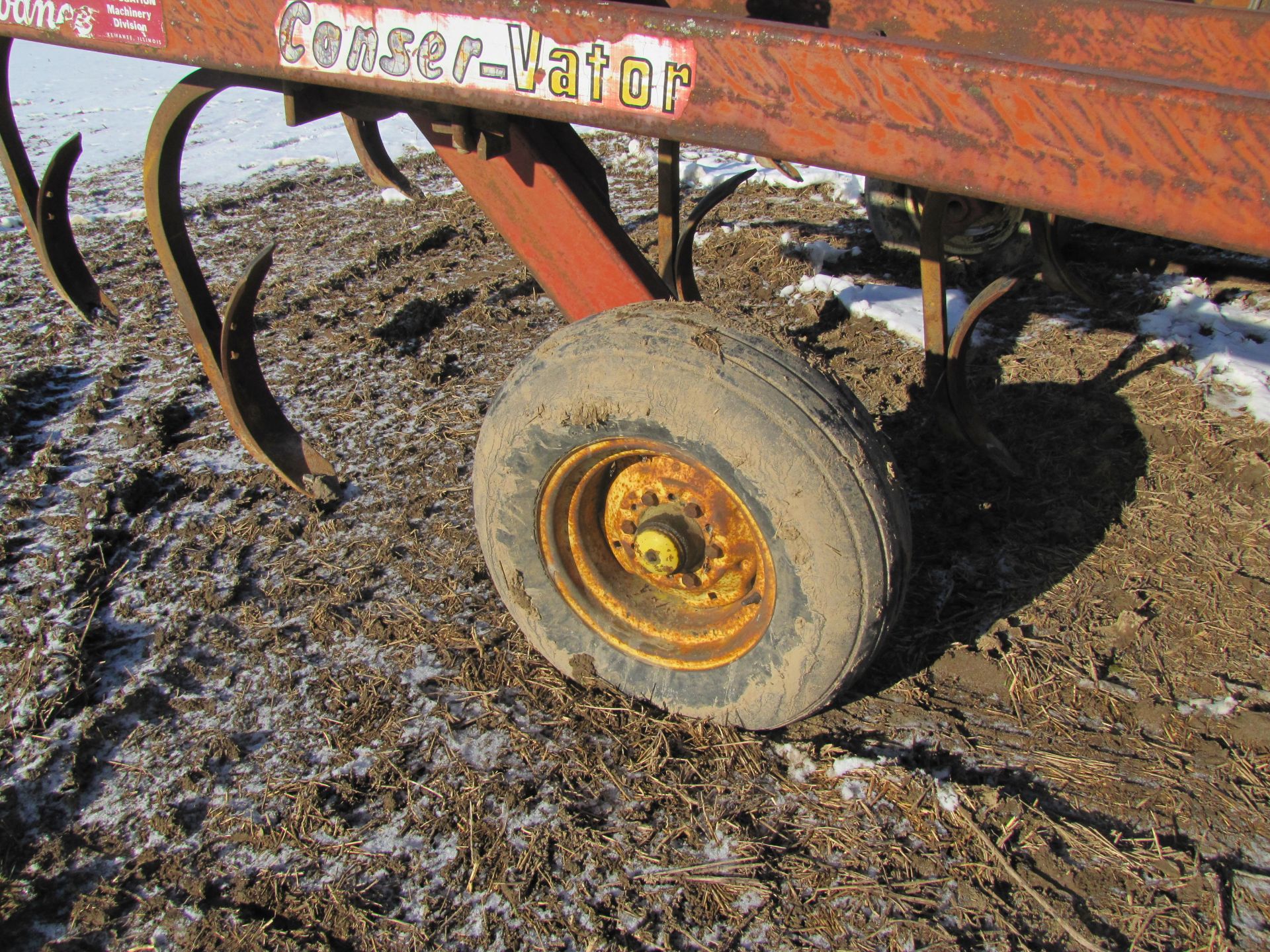 8-shank Kewanee 580 Conser-vator disc chisel plow - Image 9 of 20