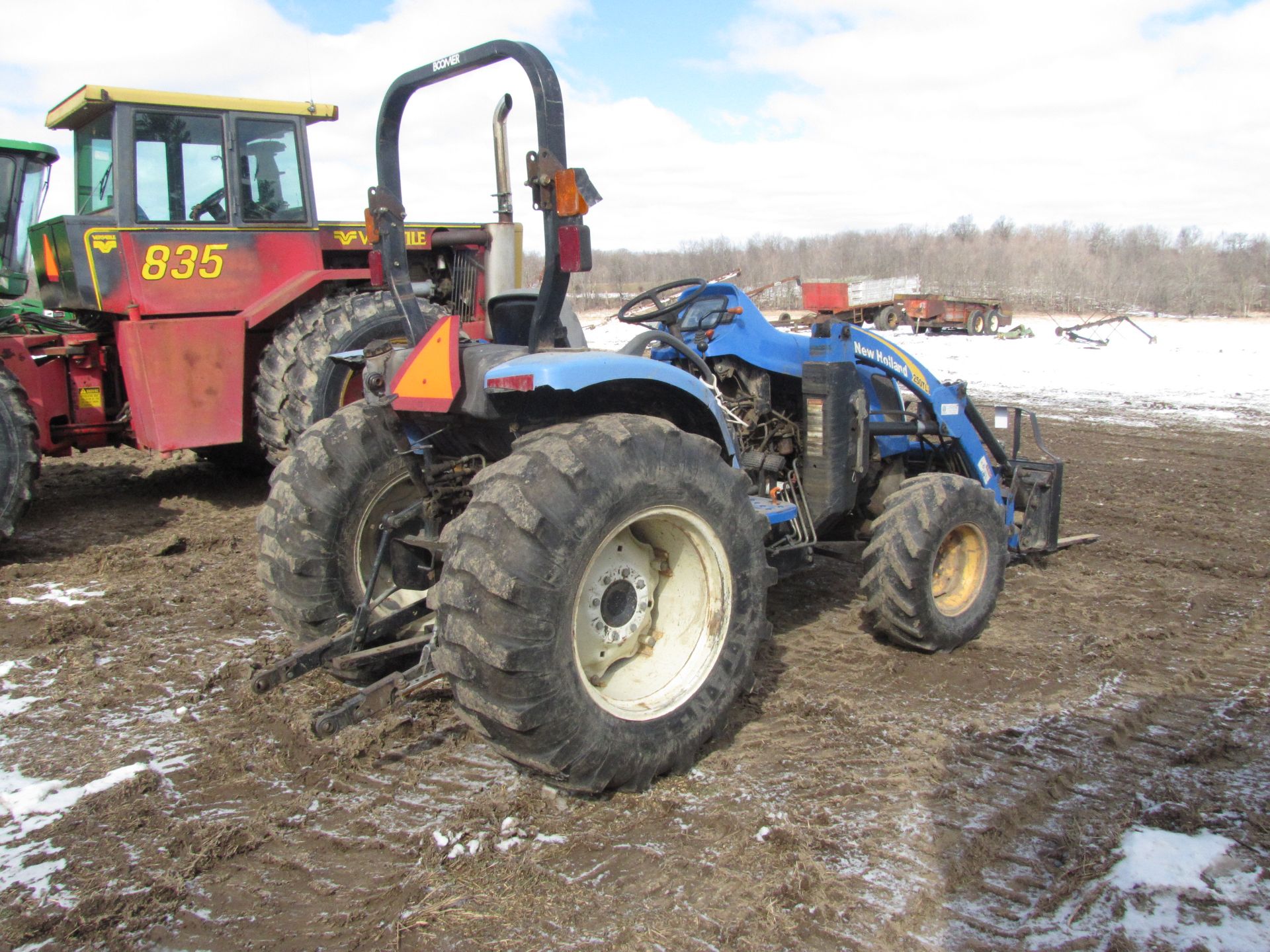 New Holland T2310 tractor w/ 250TL loader - Image 6 of 42