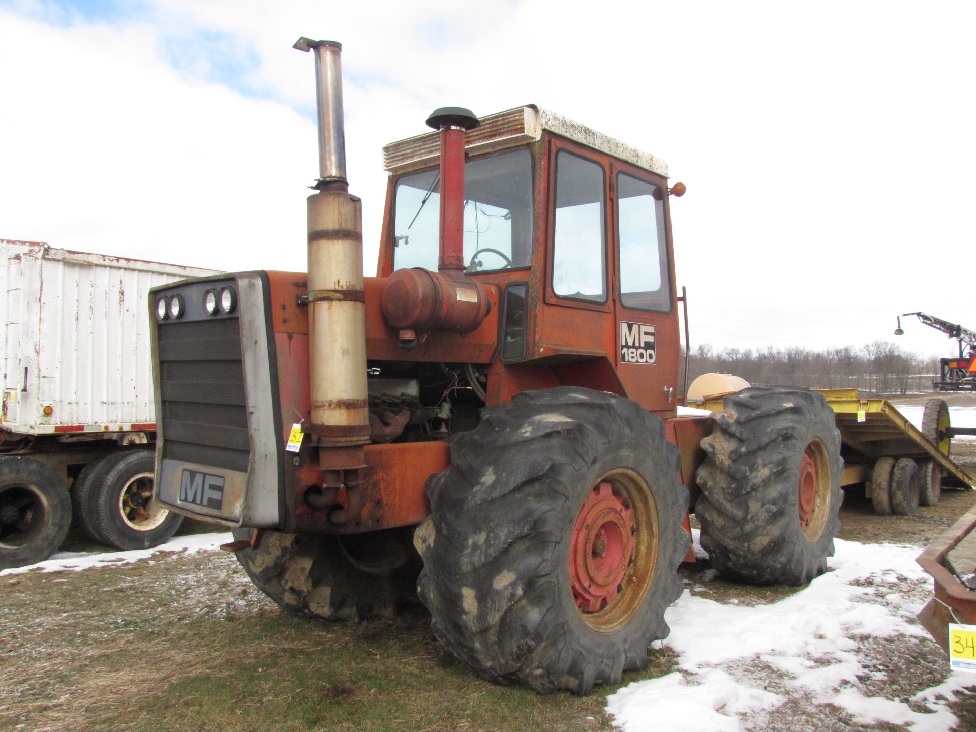 Massey Ferguson 1800 tractor - Image 2 of 47