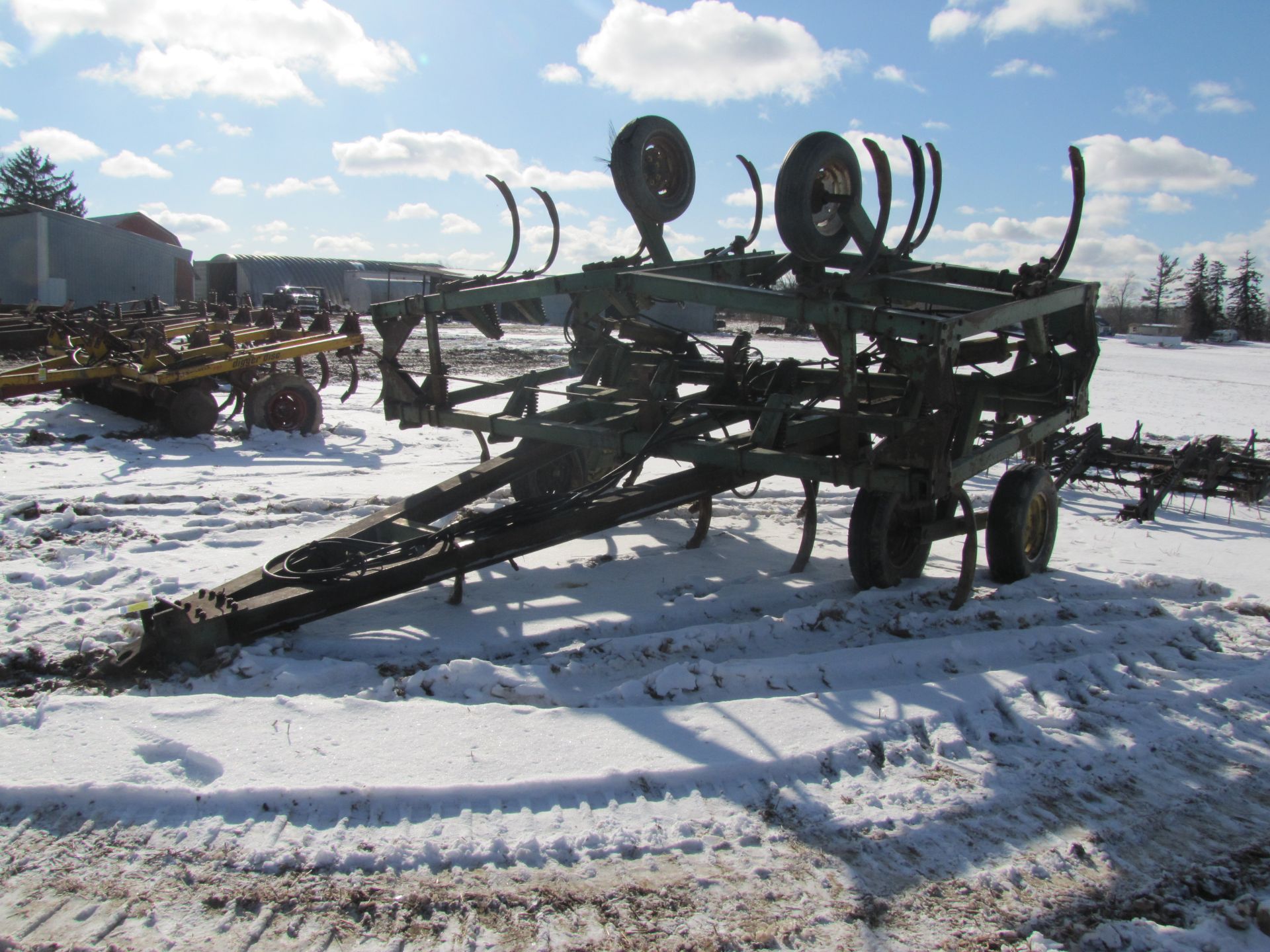 25’ John Deere E1610 chisel plow - Image 3 of 30