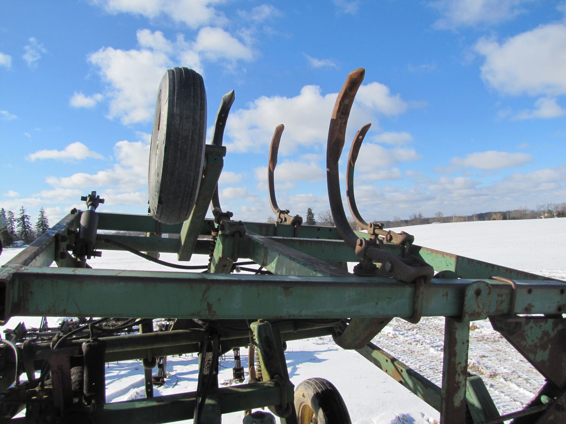 25’ John Deere E1610 chisel plow - Image 15 of 30