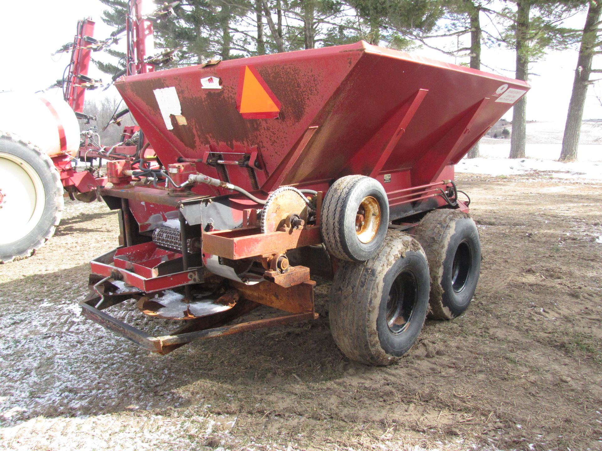 Chandler 6 Ton fertilizer spreader - Image 5 of 29