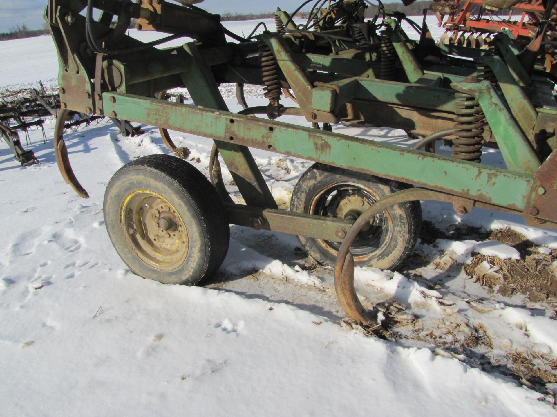 25’ John Deere E1610 chisel plow - Image 10 of 30