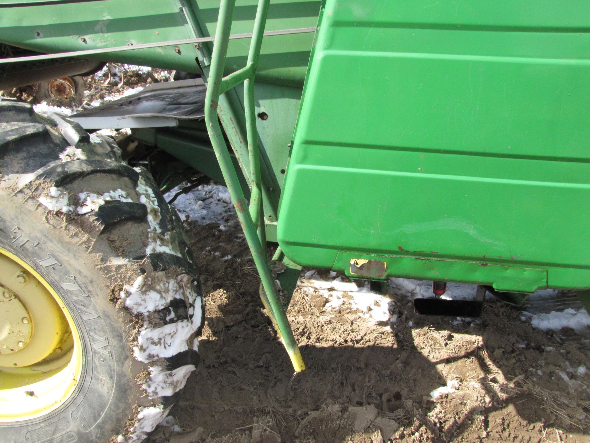 John Deere 8820 Combine - Image 31 of 68